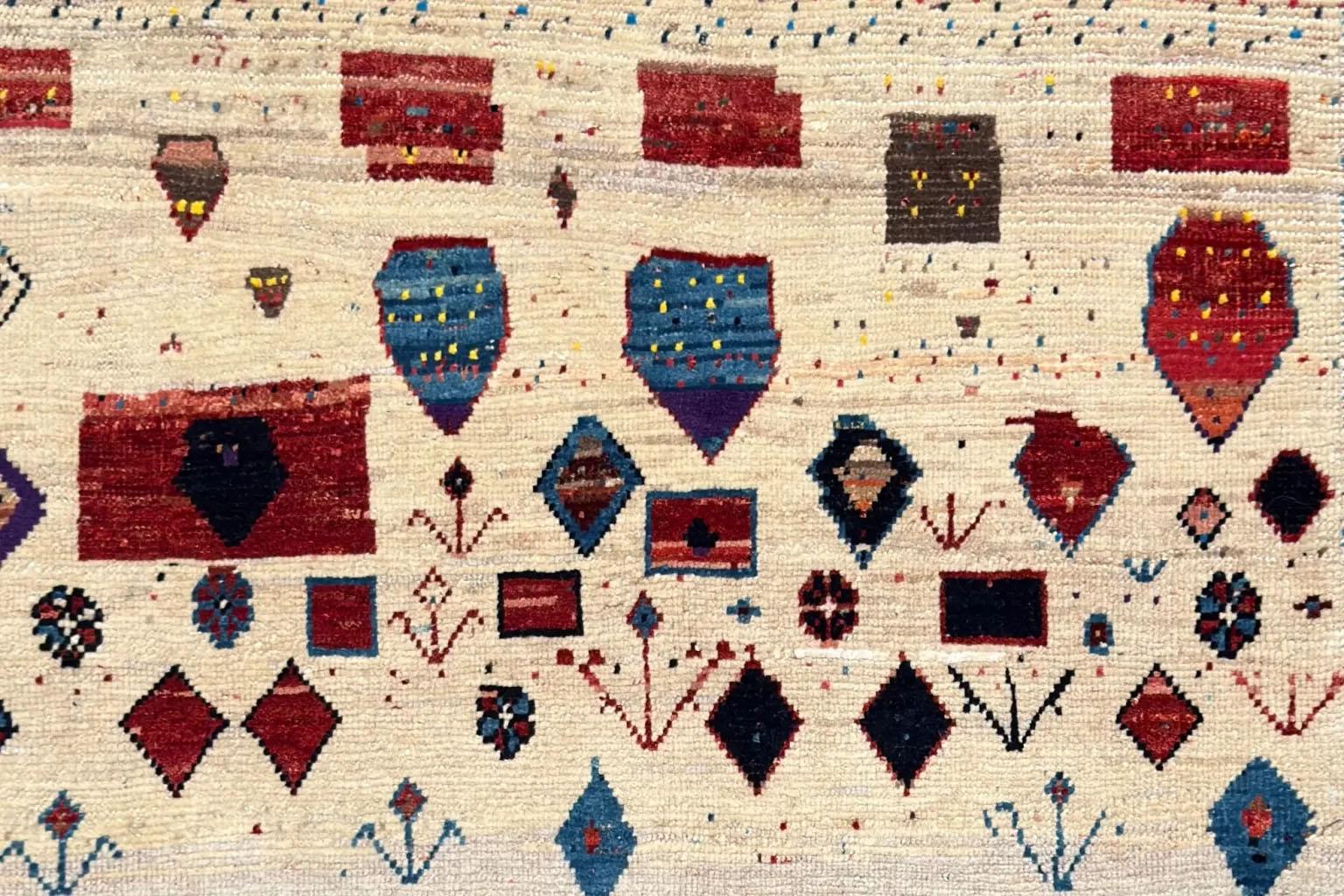 Wool Persian Gabbeh Small Rug -Ivory Design - ( 41 x 61 ) For Sale