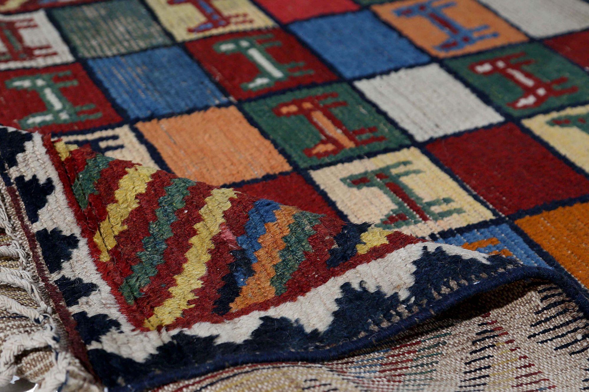 Tribal Petit tapis persan Gabbeh - Design en laine bleu orange rouge jaune - 96897 en vente