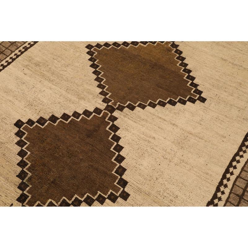 Iracheno Tappeto persiano Gabbeh Small - Lana Marrone Avorio Design - 94580 in vendita