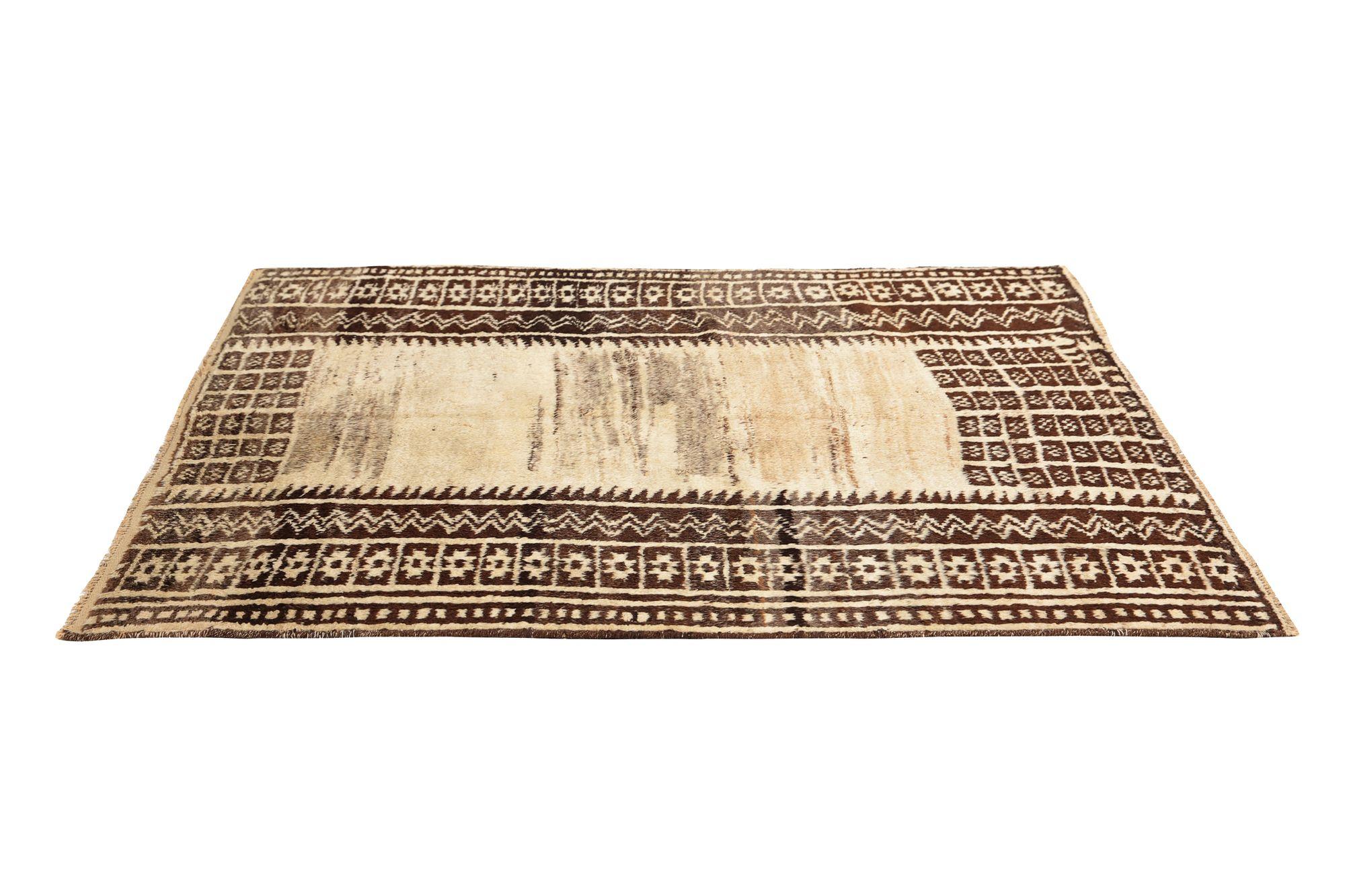 Tappeto persiano Gabbeh Small - Lana Marrone Avorio Design - 97693 In condizioni ottime in vendita a Dallas, TX