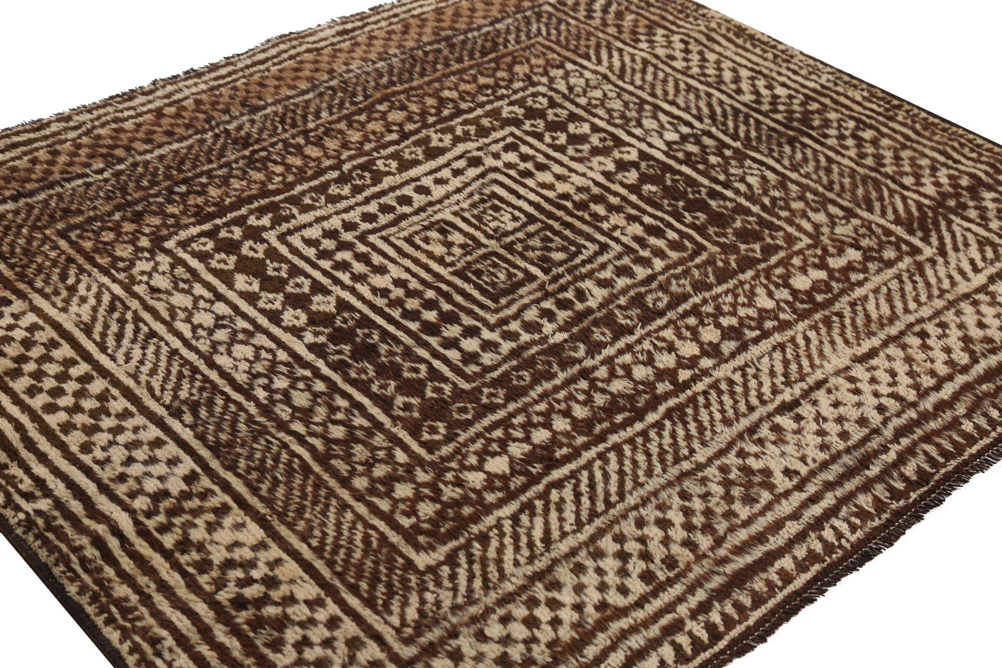 Tribale Tappeto persiano Gabbeh Small - Lana Marrone Avorio Design - 97760 in vendita
