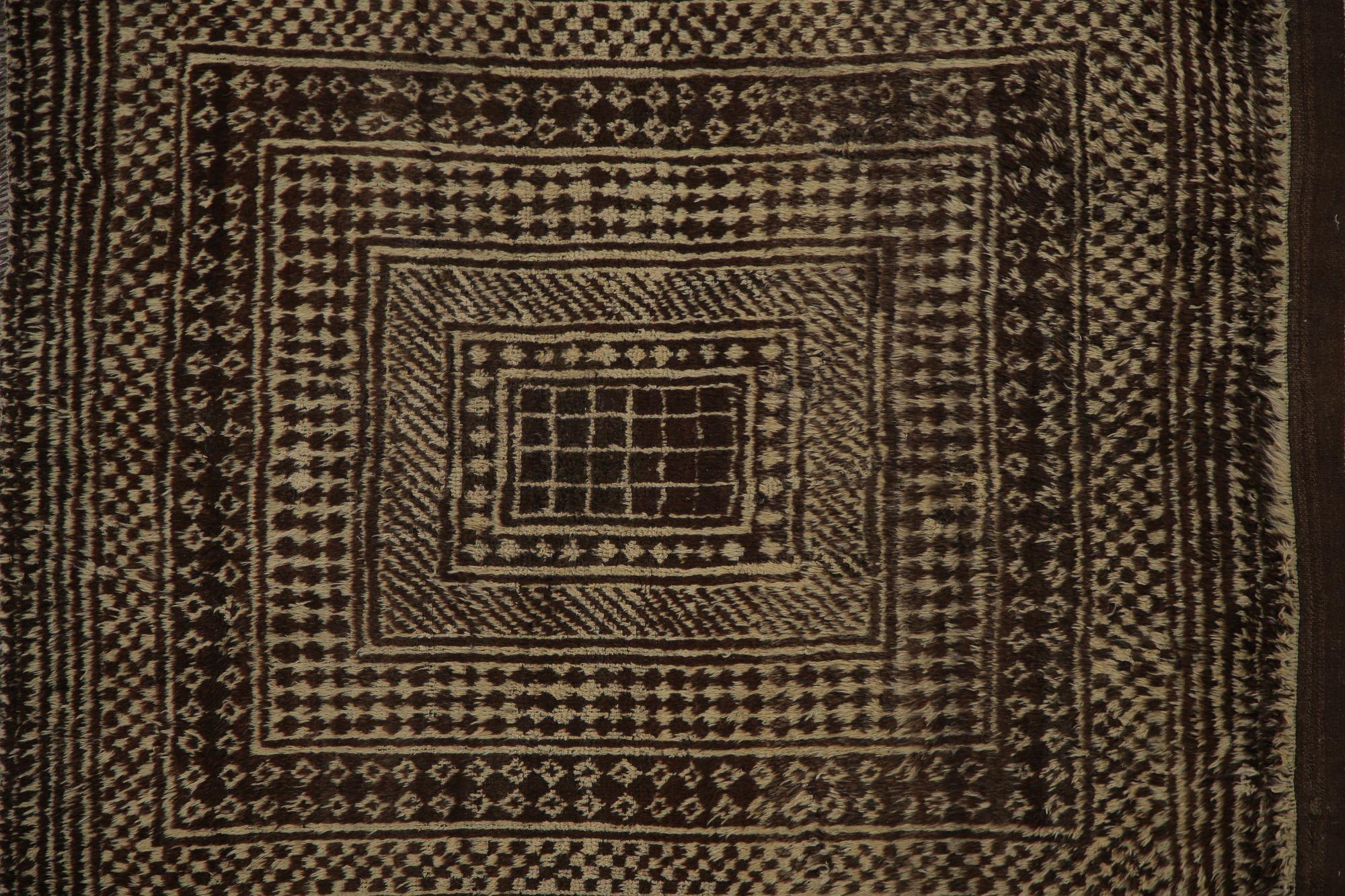 Persian Gabbeh Small Rug - Wool Brown Taupe Design - 97824 In Excellent Condition For Sale In Dallas, TX