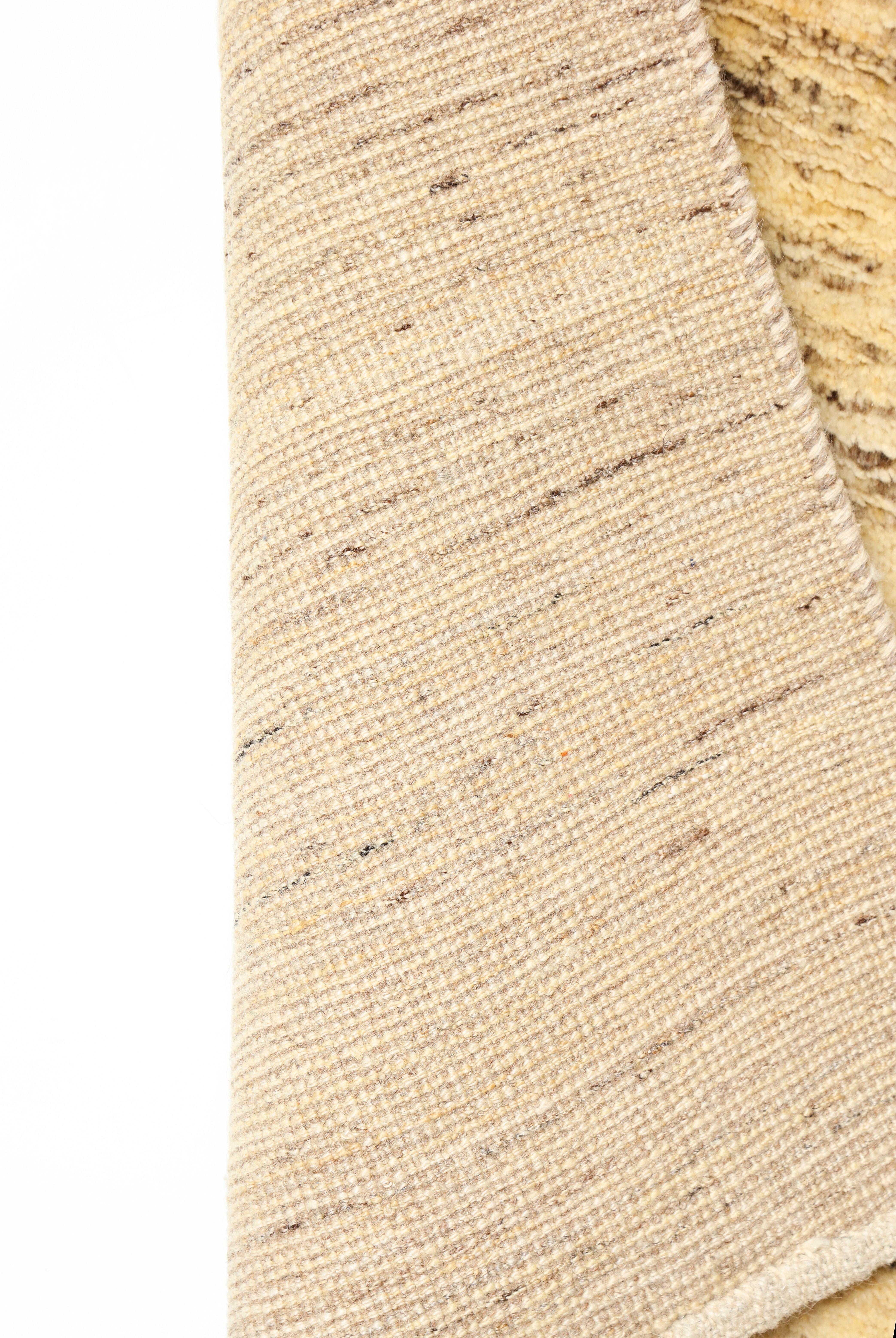 XXI secolo e contemporaneo Persian Gabbehrez Wool Rug, Neutral Undyed Organic Modern Design, 2'5