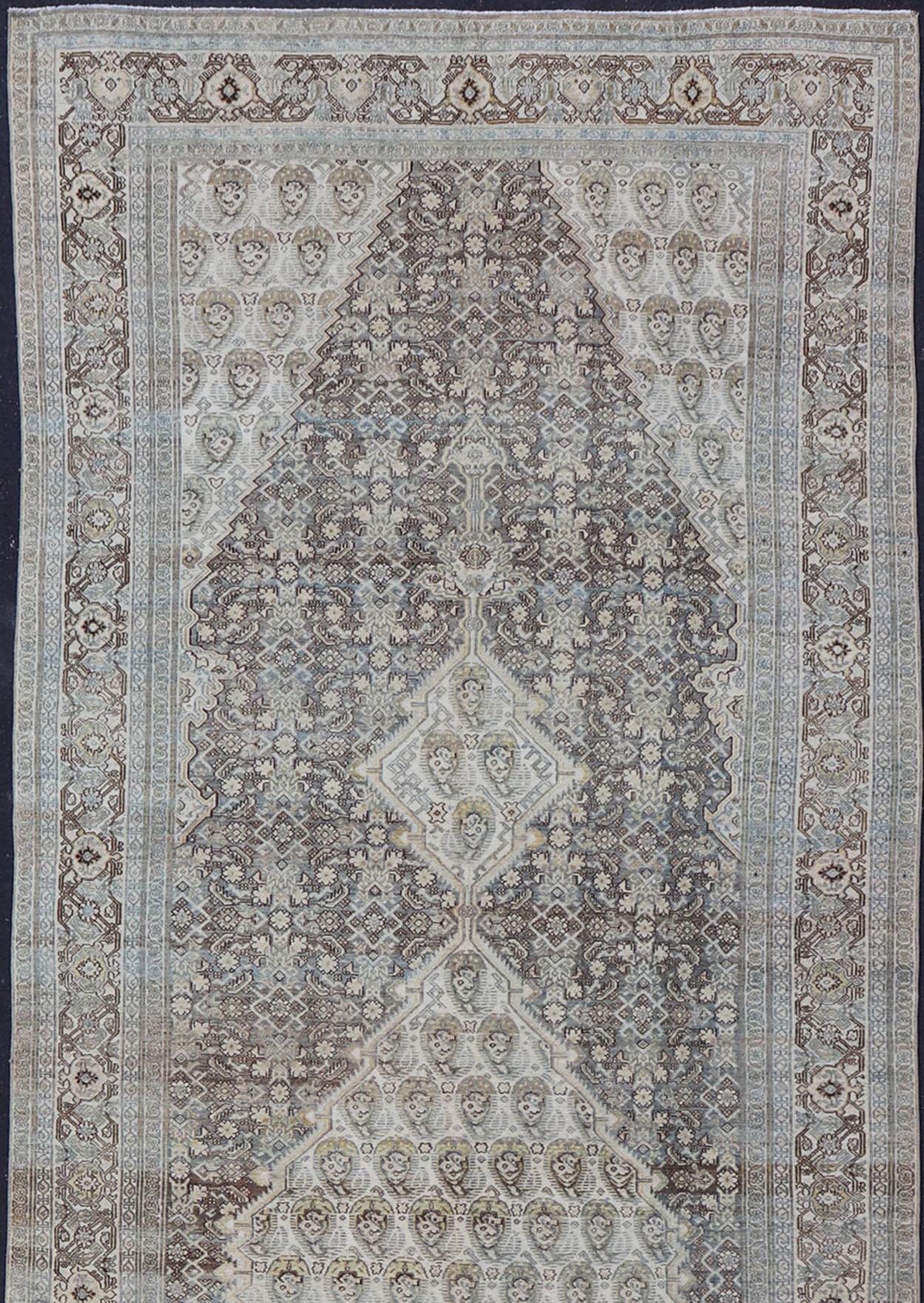 Persischer antiker Malayer-Teppich mit Medaillon-Design und Paisley- und Herati-Muster (Handgeknüpft) im Angebot