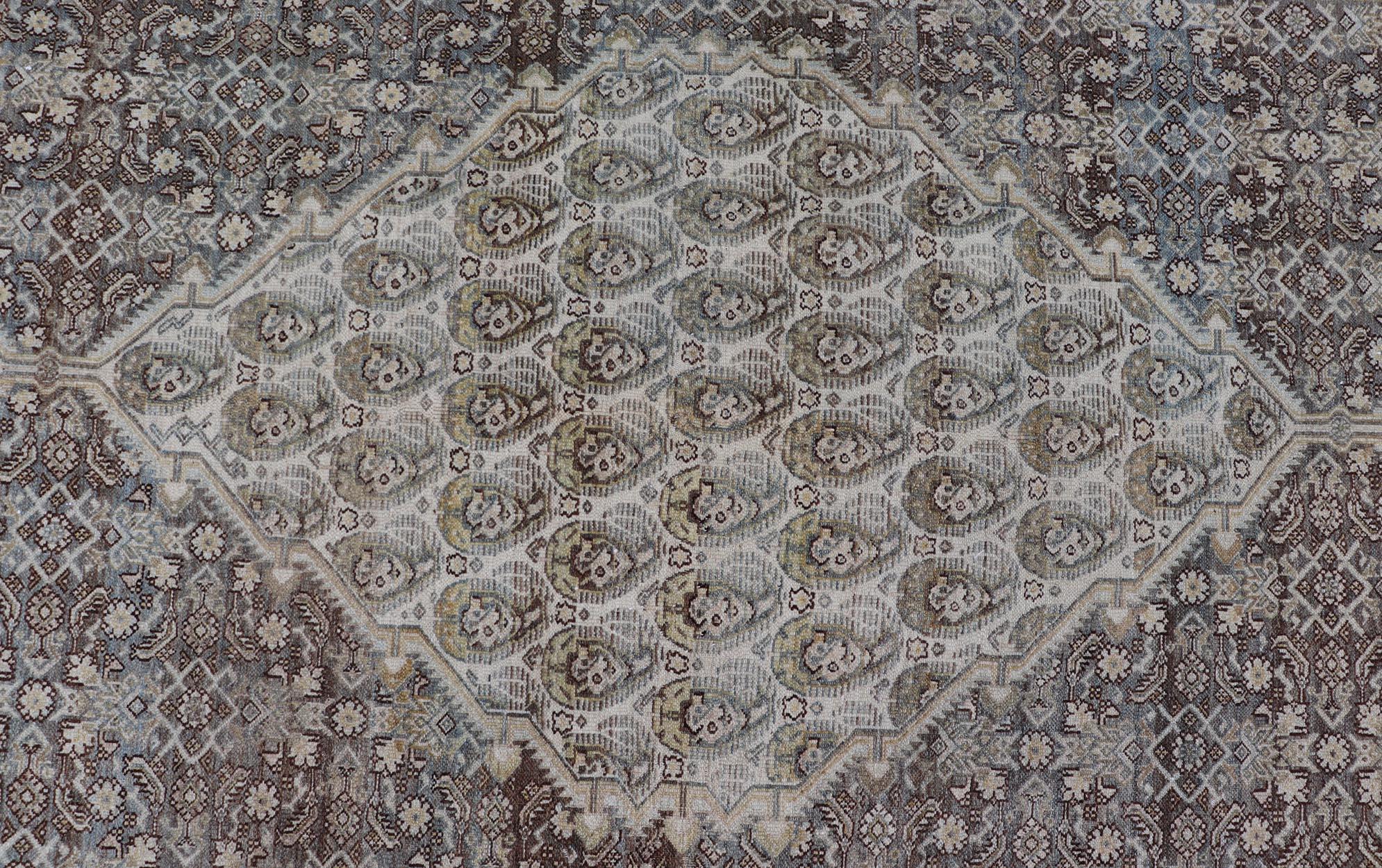 Persischer antiker Malayer-Teppich mit Medaillon-Design und Paisley- und Herati-Muster im Angebot 3