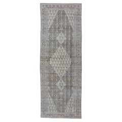 Persischer antiker Malayer-Teppich mit Medaillon-Design und Paisley- und Herati-Muster