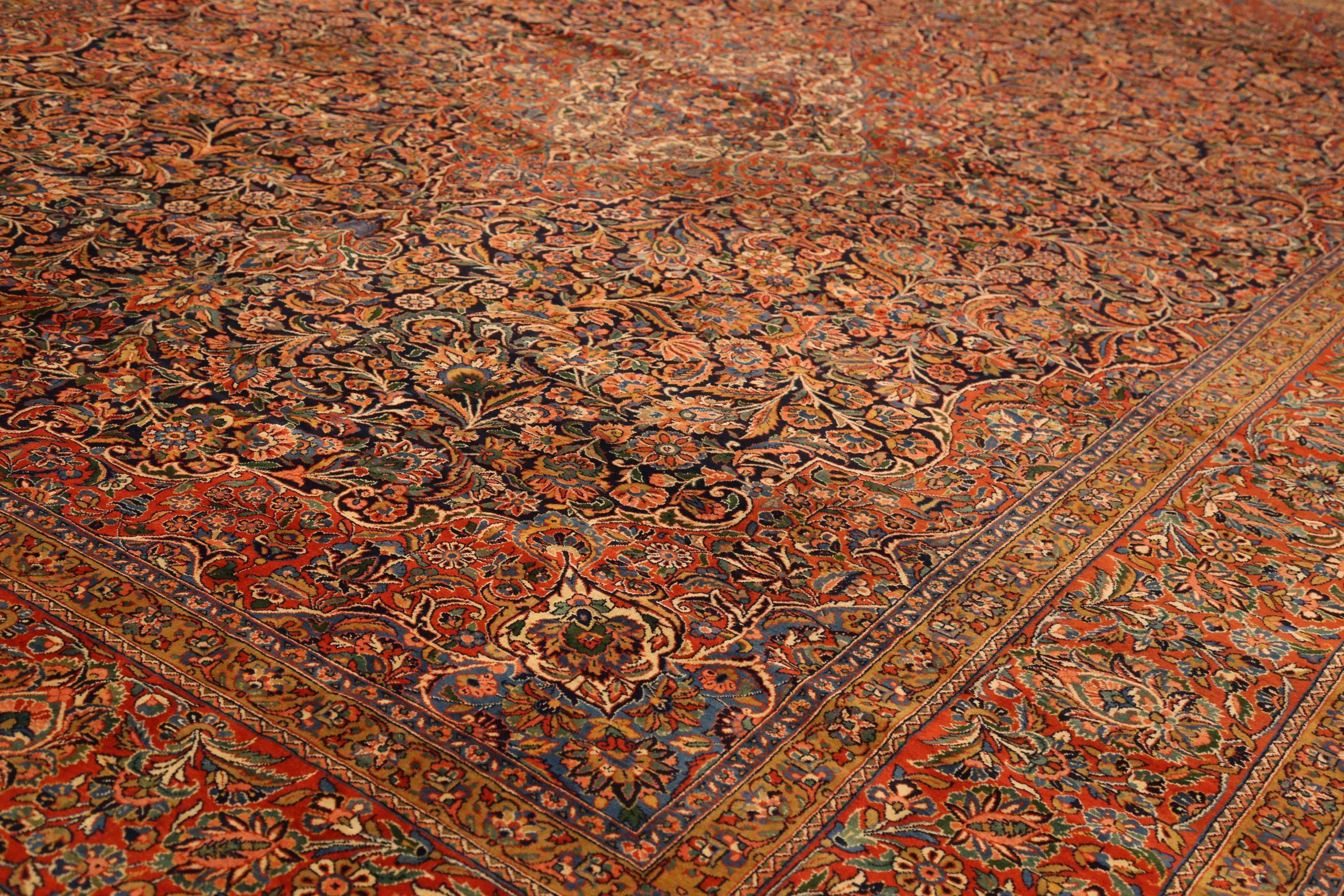 Asiatique Tapis persan Ghazvin Circa 1940 - Laine Bleu marine Rouge Jaune 72894 en vente