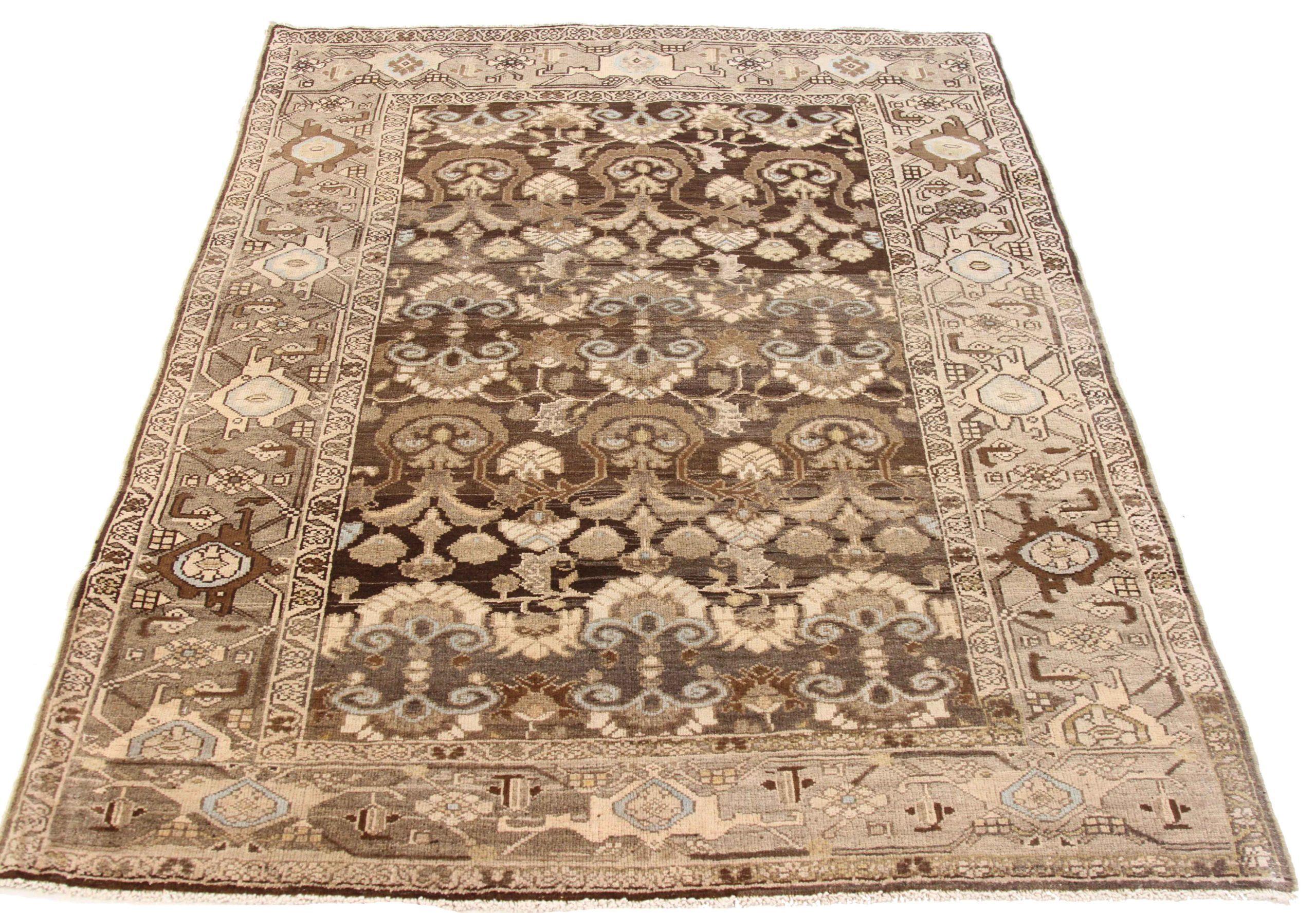 Scopri l'eleganza dei tappeti persiani Gholtogh, caratterizzati da tappeti d'area del 1880. Progettato con una meticolosa attenzione ai dettagli, questo design esclusivo è perfetto per valorizzare il tuo spazio.
