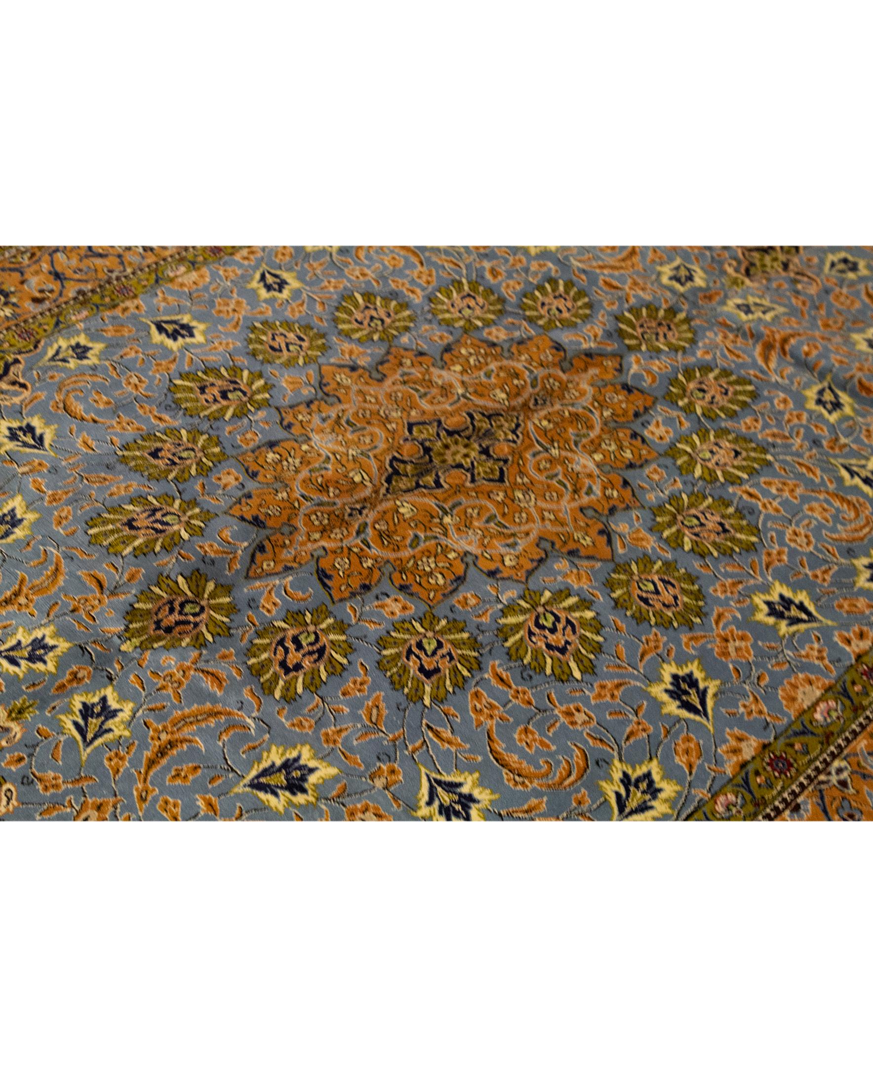 Traditional Handwoven Luxury Wool Tabriz Blue / Gold Rug. Size: 7'-1