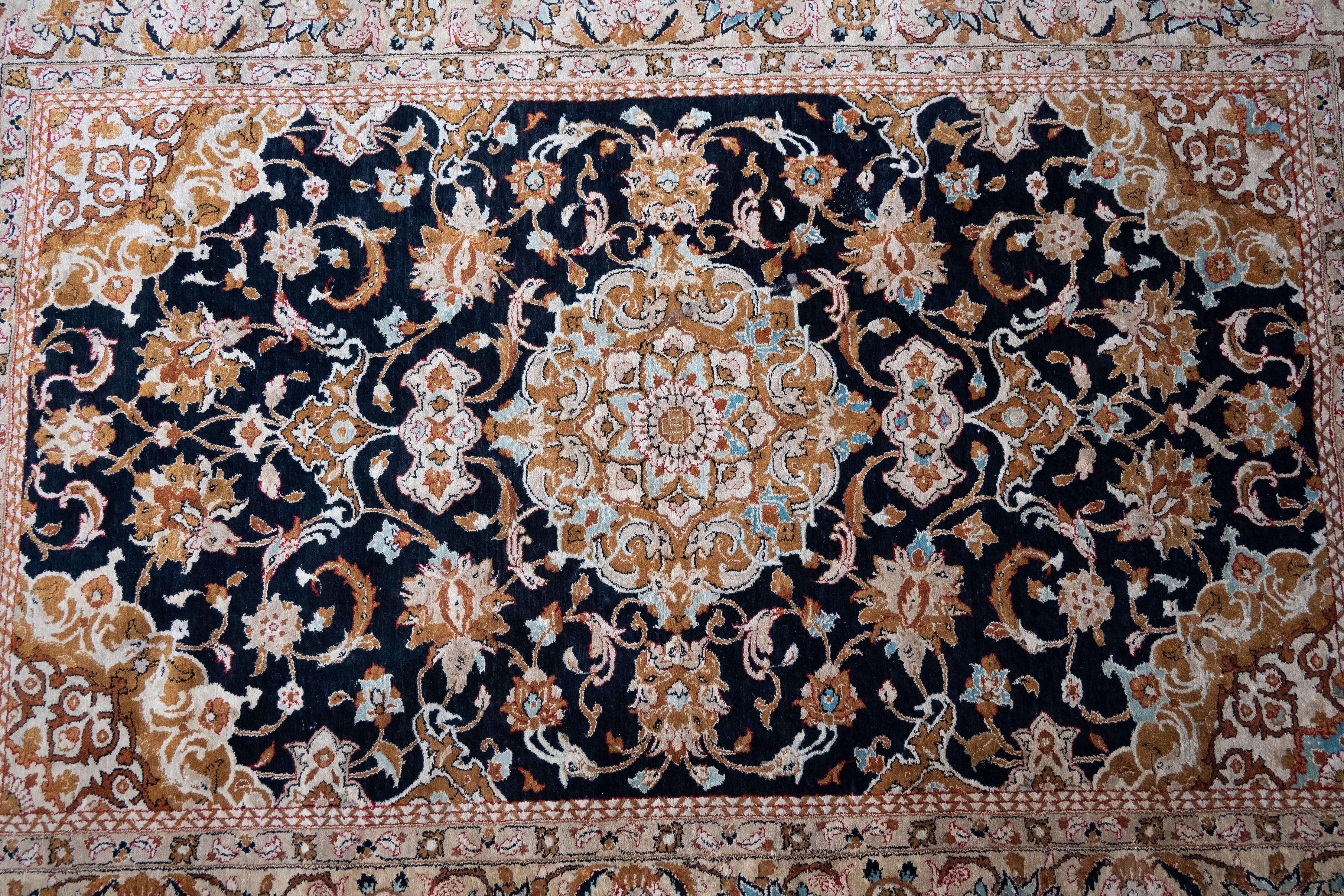 Persian Ghom Silk Rug 165 x 106cm Black, Gold C.1960 In Good Condition For Sale In London, GB