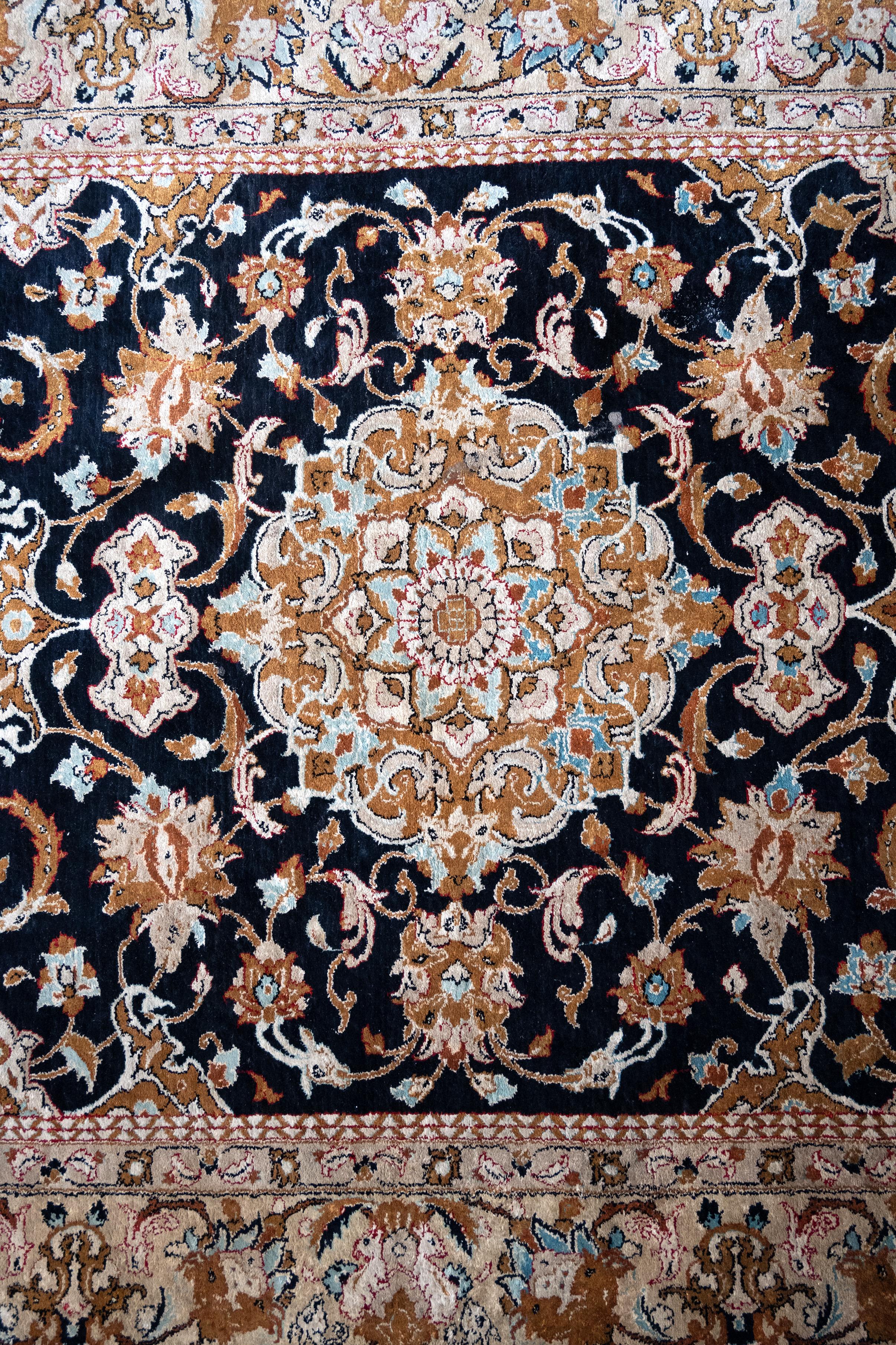 Persian Ghom Silk Rug 165 x 106cm Black, Gold C.1960 For Sale 3