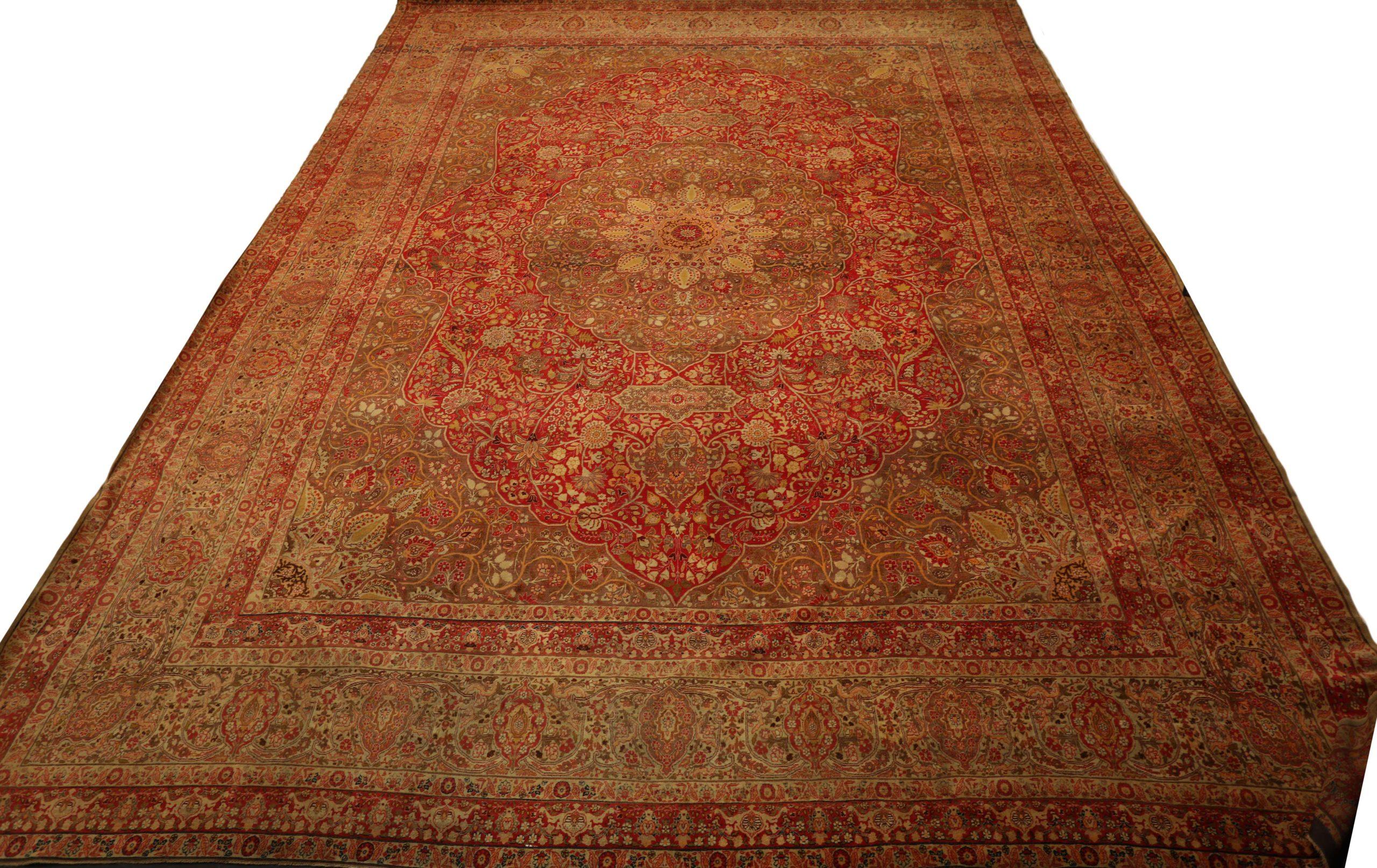 Entdecken Sie die Eleganz des persischen Haji Jalili mit dem Over-Size-Teppich von CIRCA 1880. Dieses exklusive Design aus Wolle und Rot ist perfekt, um Ihren Raum zu verschönern.
