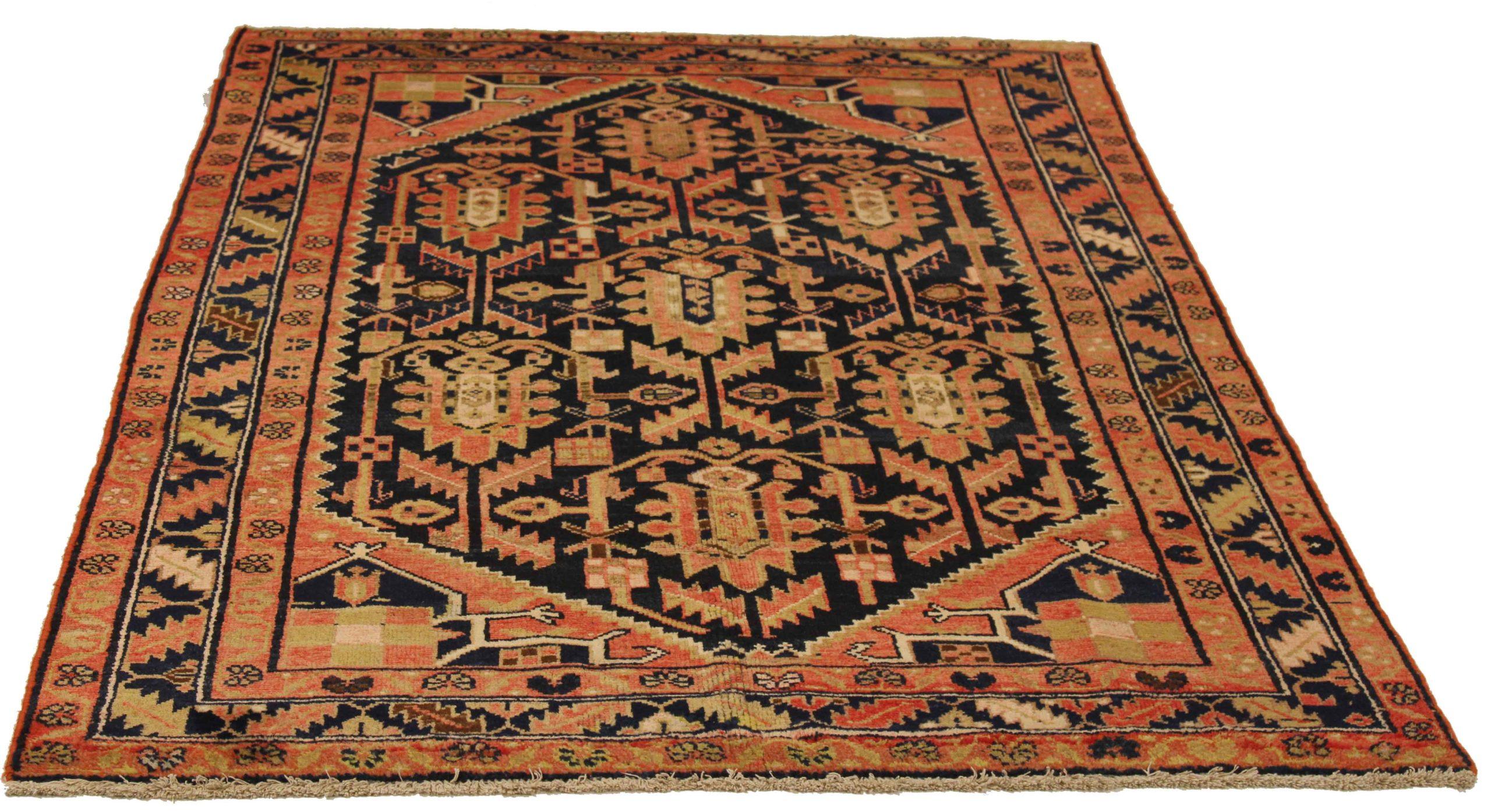 Entdecken Sie die Eleganz der persischen Hamadan-Teppiche aus der Zeit um 1880. Dieses exklusive Design, das mit viel Liebe zum Detail entworfen wurde, ist perfekt, um Ihren Raum zu verschönern.
