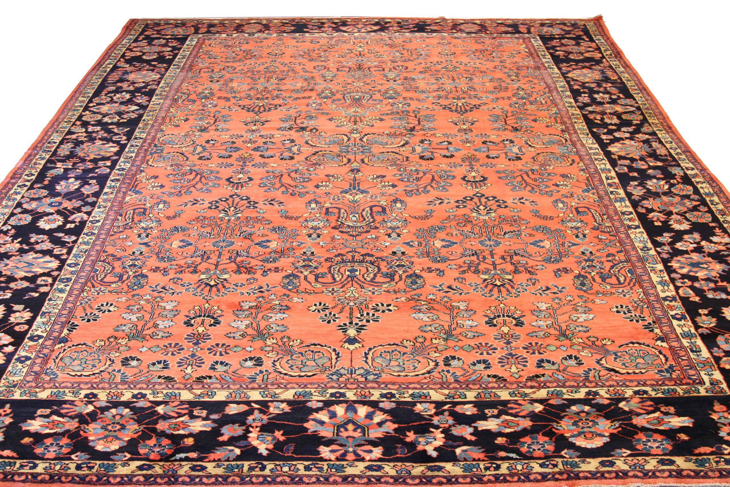Scopri l'eleganza dei tappeti persiani Hamadan, caratterizzati da un'area CIRCA del 1880. Progettato con una meticolosa attenzione ai dettagli, questo design esclusivo è perfetto per valorizzare il tuo spazio.