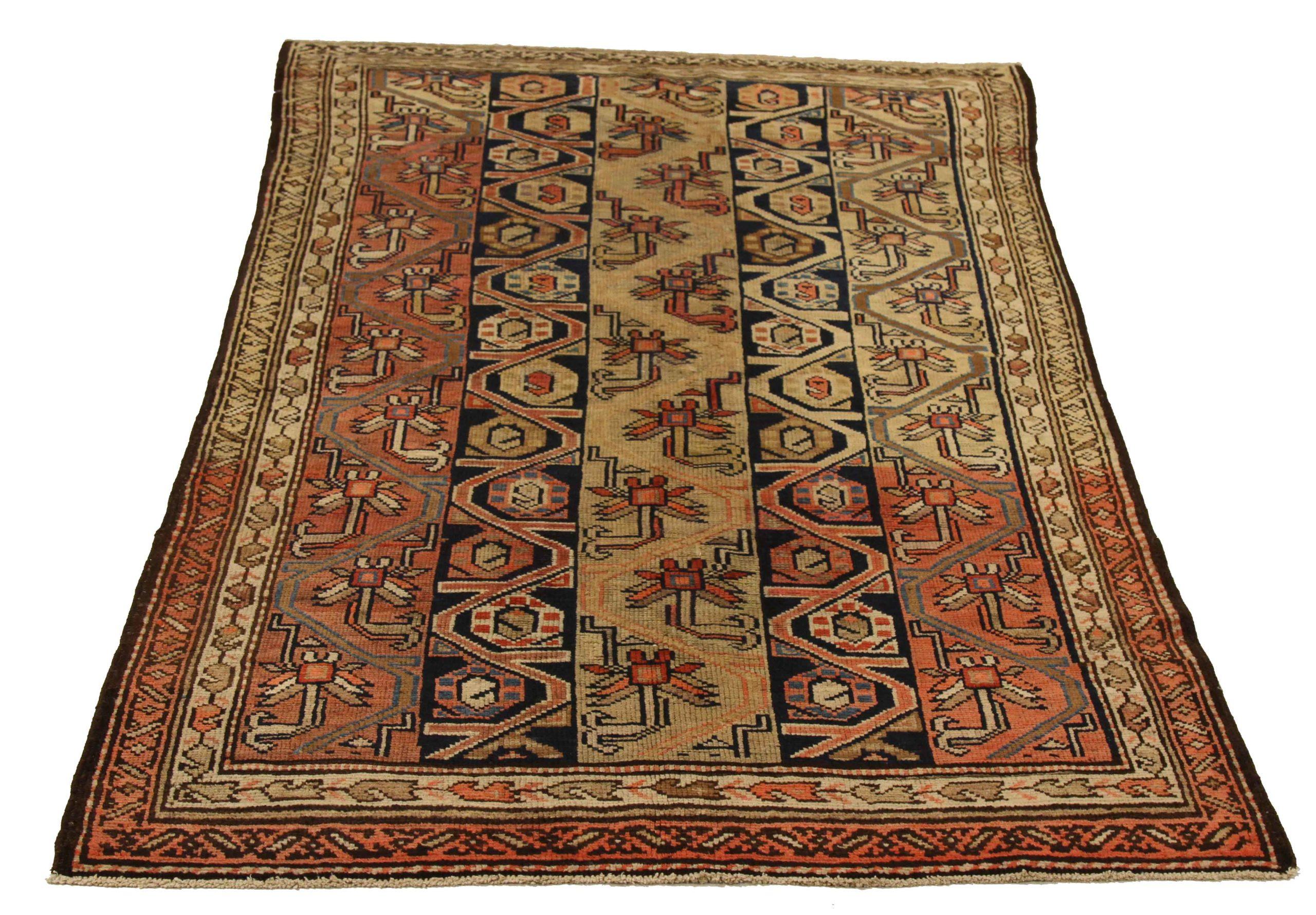 Scopri l'eleganza dei tappeti persiani Hamadan, caratterizzati da un'area CIRCA del 1880. Progettato con una meticolosa attenzione ai dettagli, questo design esclusivo è perfetto per valorizzare il tuo spazio.