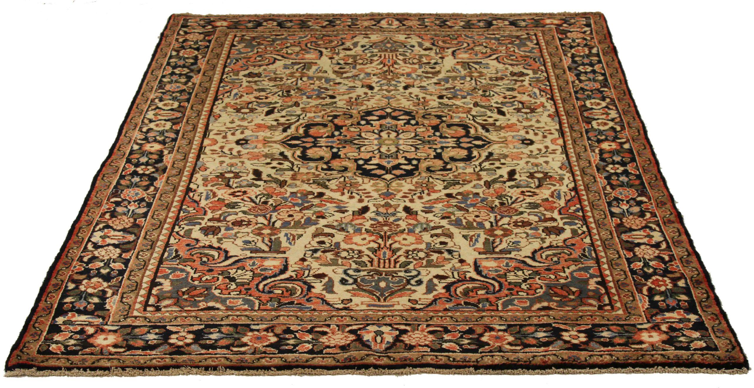 Scopri l'eleganza dei tappeti persiani Hamadan, caratterizzati da un'area CIRCA del 1880. Progettato con una meticolosa attenzione ai dettagli, questo design esclusivo è perfetto per valorizzare il tuo spazio.