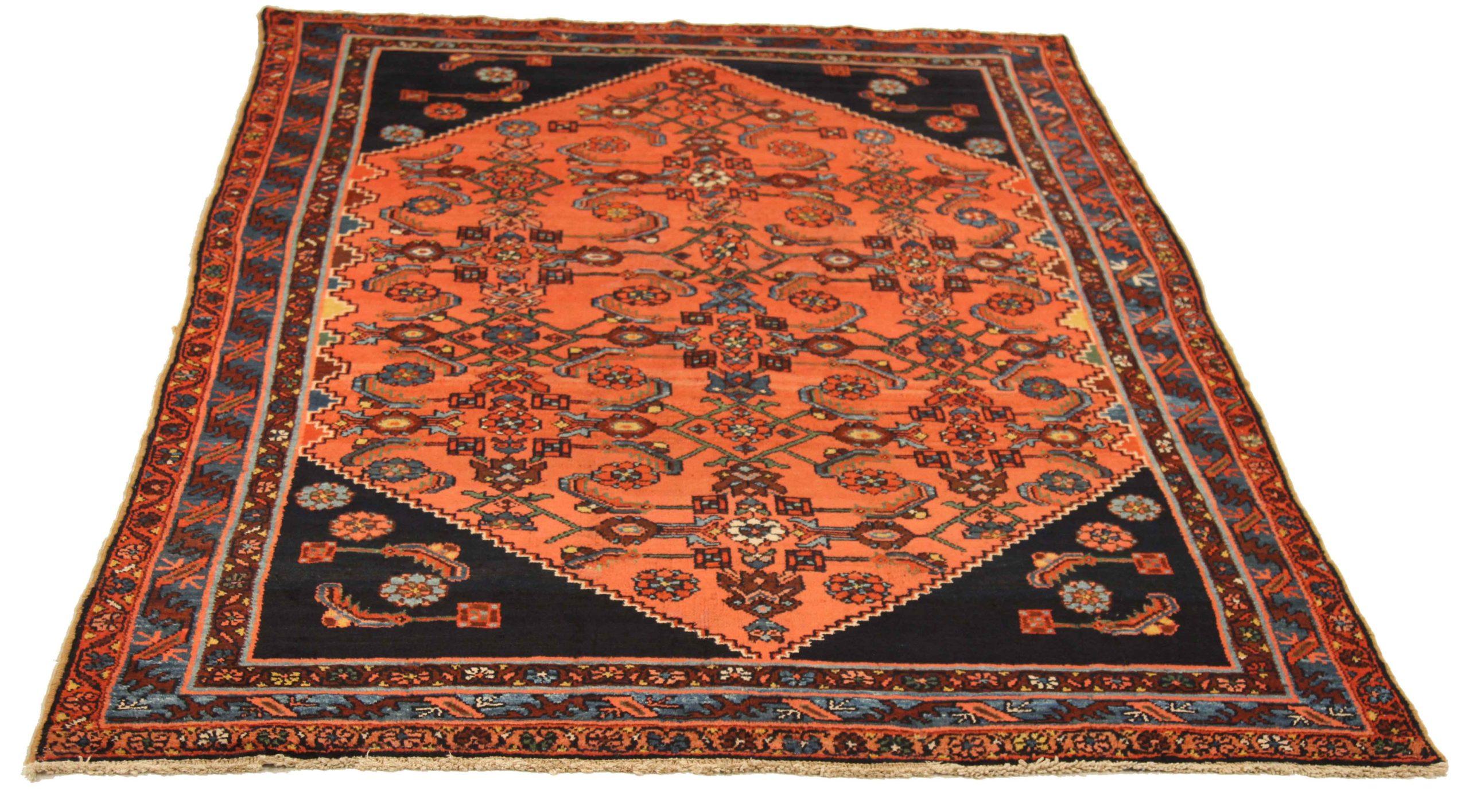 Scopri l'eleganza dei tappeti persiani Hamadan, caratterizzati da un'area CIRCA del 1880. Progettato con una meticolosa attenzione ai dettagli, questo design esclusivo è perfetto per valorizzare il tuo spazio.