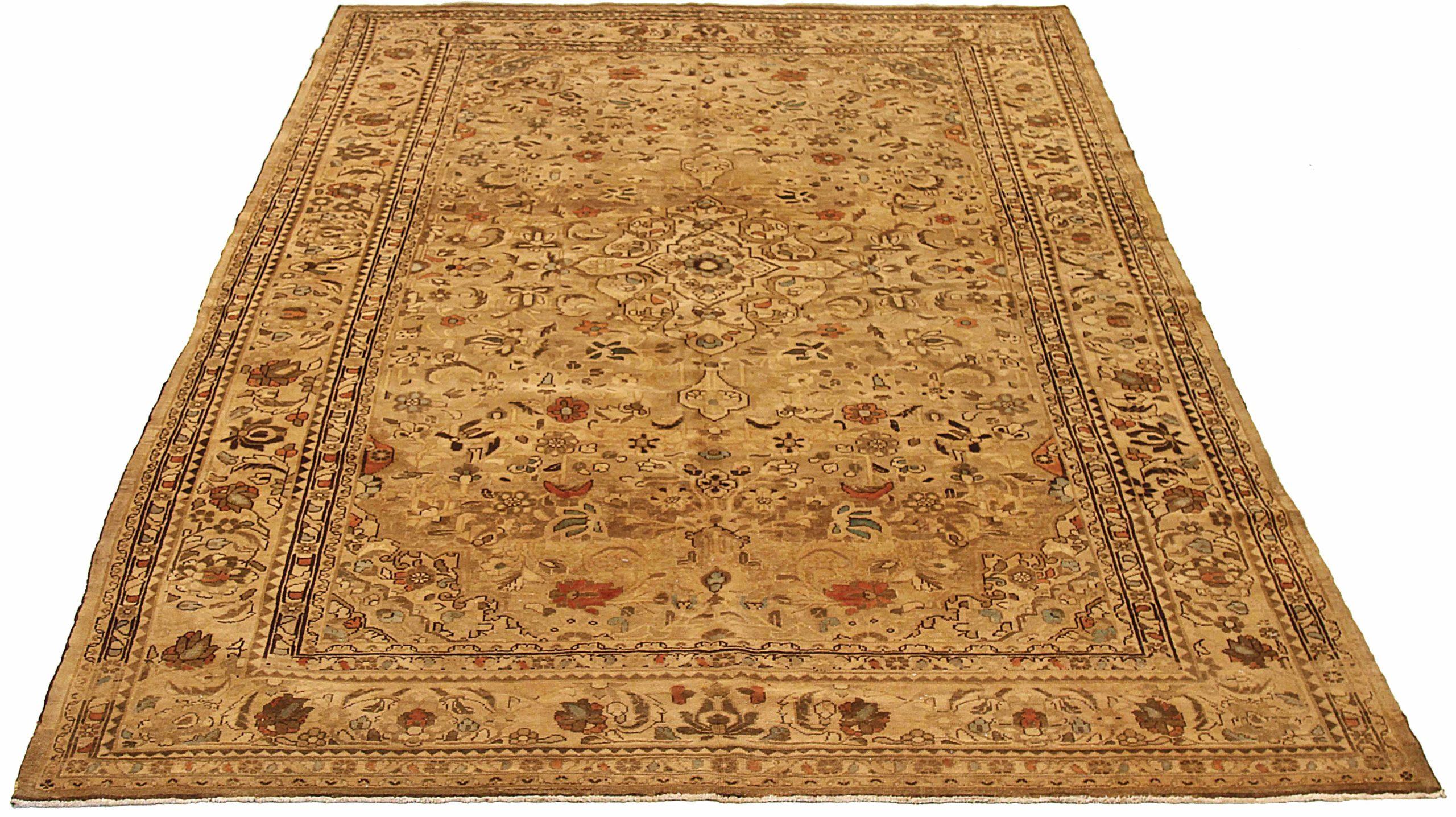 Scopri l'eleganza dei tappeti persiani Hamadan, caratterizzati da un'area CIRCA del 1910. Progettato con lana e marrone-avorio-rosso, questo design esclusivo è perfetto per valorizzare il tuo spazio.