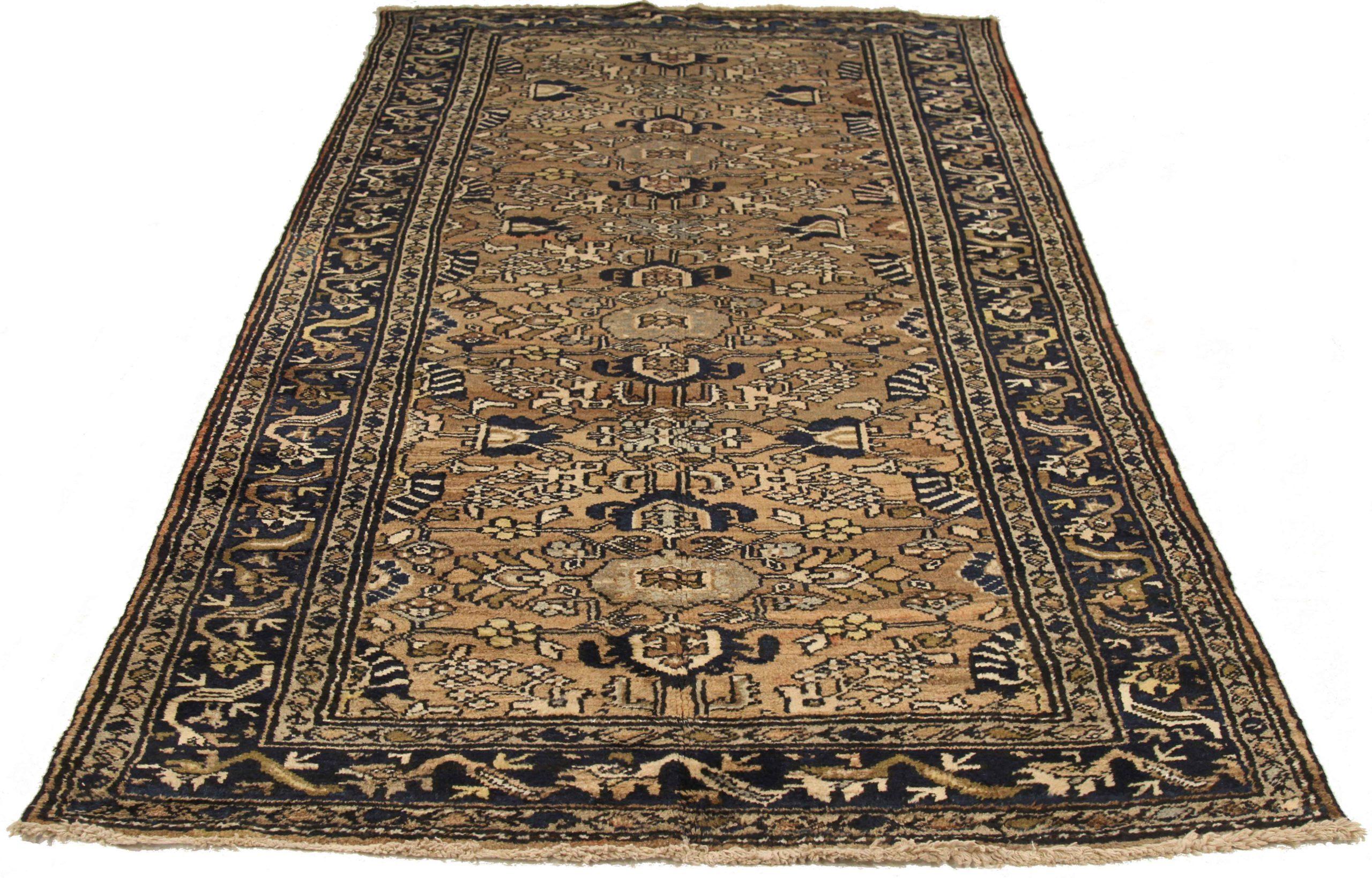 Scopri l'eleganza dei tappeti persiani Hamadan, caratterizzati da un'area CIRCA del 1910. Progettato con lana e marrone-avorio-tortora, questo design esclusivo è perfetto per valorizzare il tuo spazio.