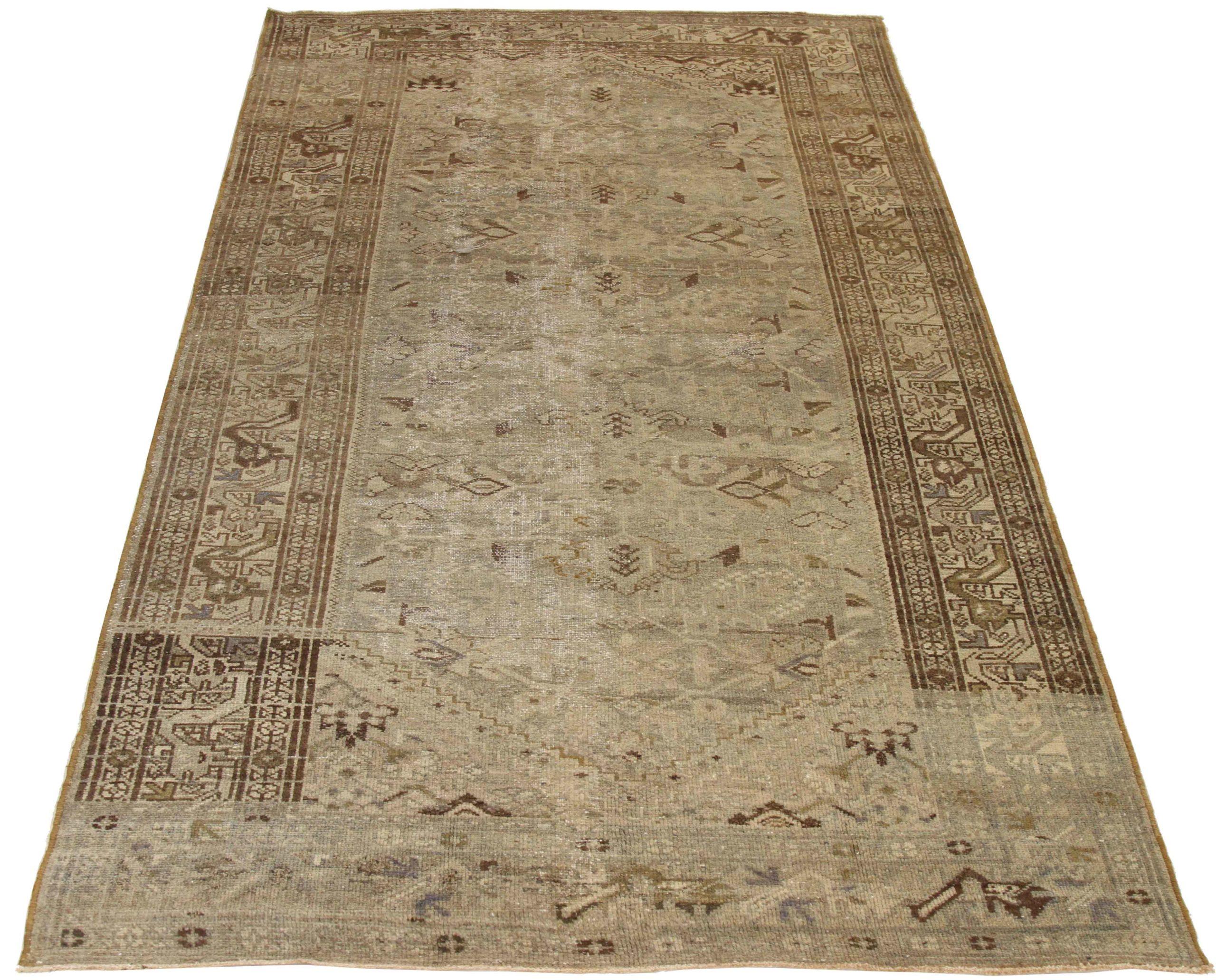 Scopri l'eleganza dei tappeti persiani Hamadan. Progettato con una meticolosa attenzione ai dettagli, questo design esclusivo è perfetto per valorizzare il tuo spazio.