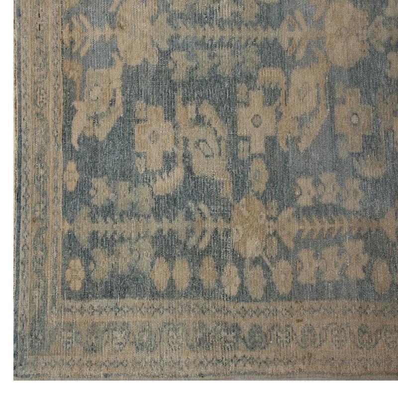 Scopri l'eleganza dei tappeti persiani Hamadan. Progettato con una meticolosa attenzione ai dettagli, questo design esclusivo è perfetto per valorizzare il tuo spazio.
