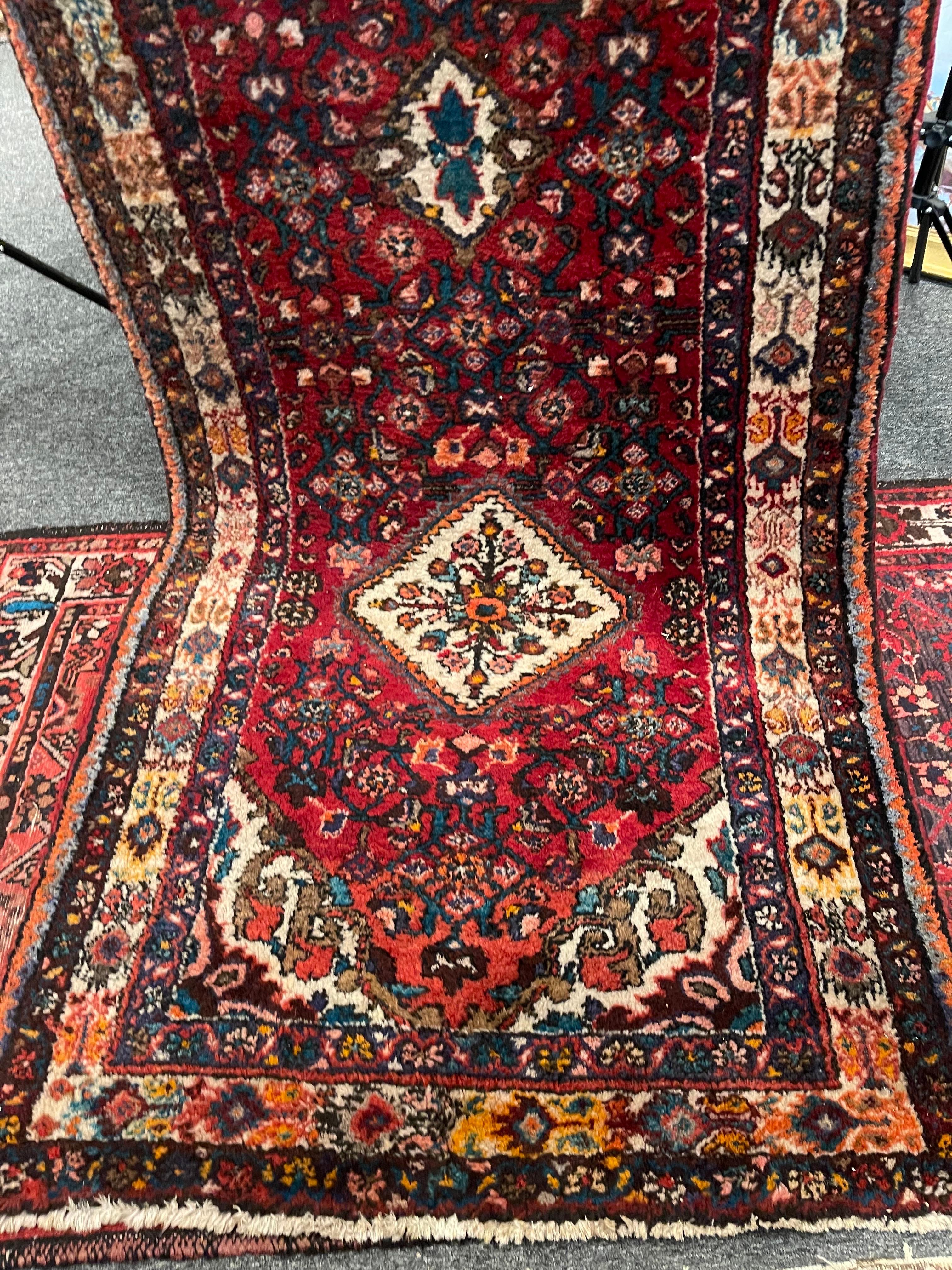 Tapis de couloir persan Hamadan, début du 20e siècle Bon état - En vente à Savannah, GA
