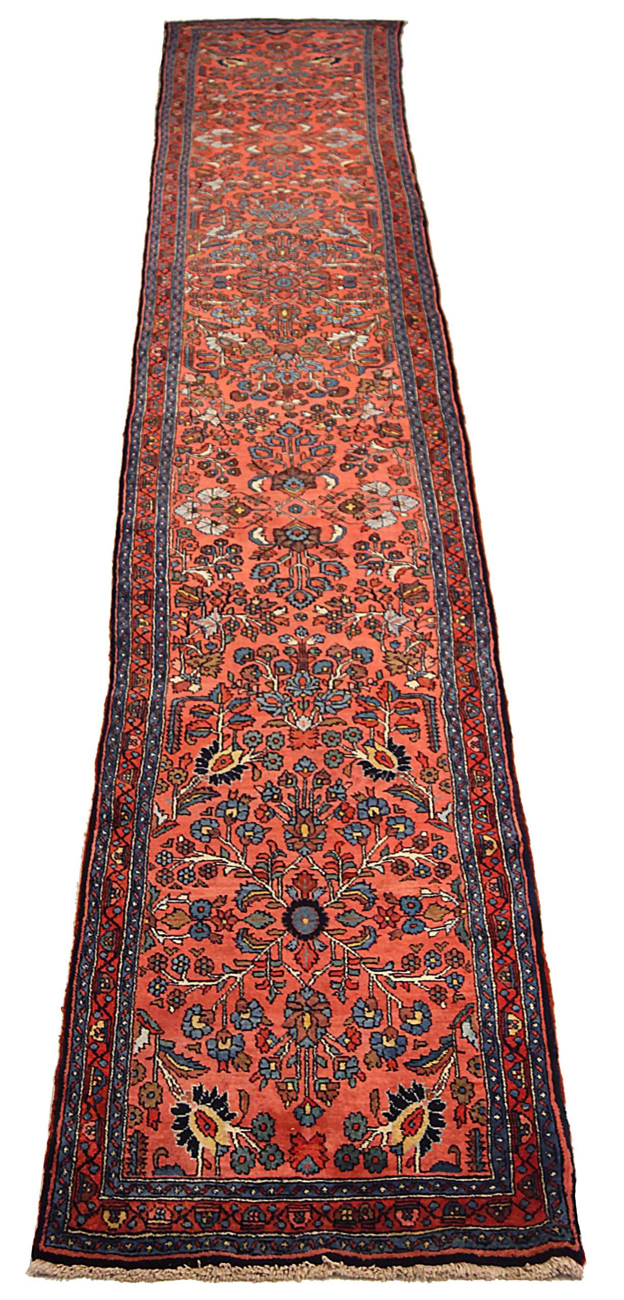 Entdecken Sie die Eleganz des persischen Hamadan-Teppichs mit Läufer aus der Zeit um 1880. Mit Wolle und BluePinkRed entworfen, ist dieses exklusive Design perfekt, um Ihren Raum zu verschönern.