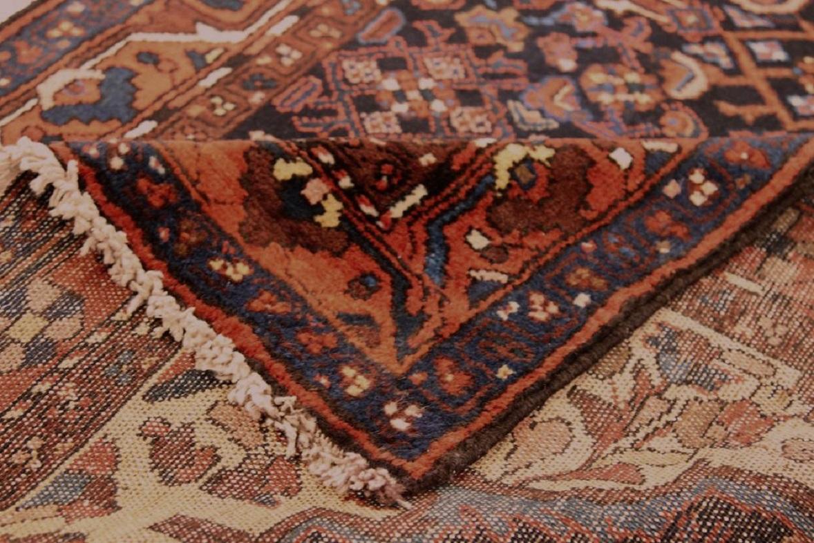 Persischer Hamadan-Läufer Circa 1910 - Wolle Elfenbein Marineblau Blau Rot 72086 (Asiatisch) im Angebot