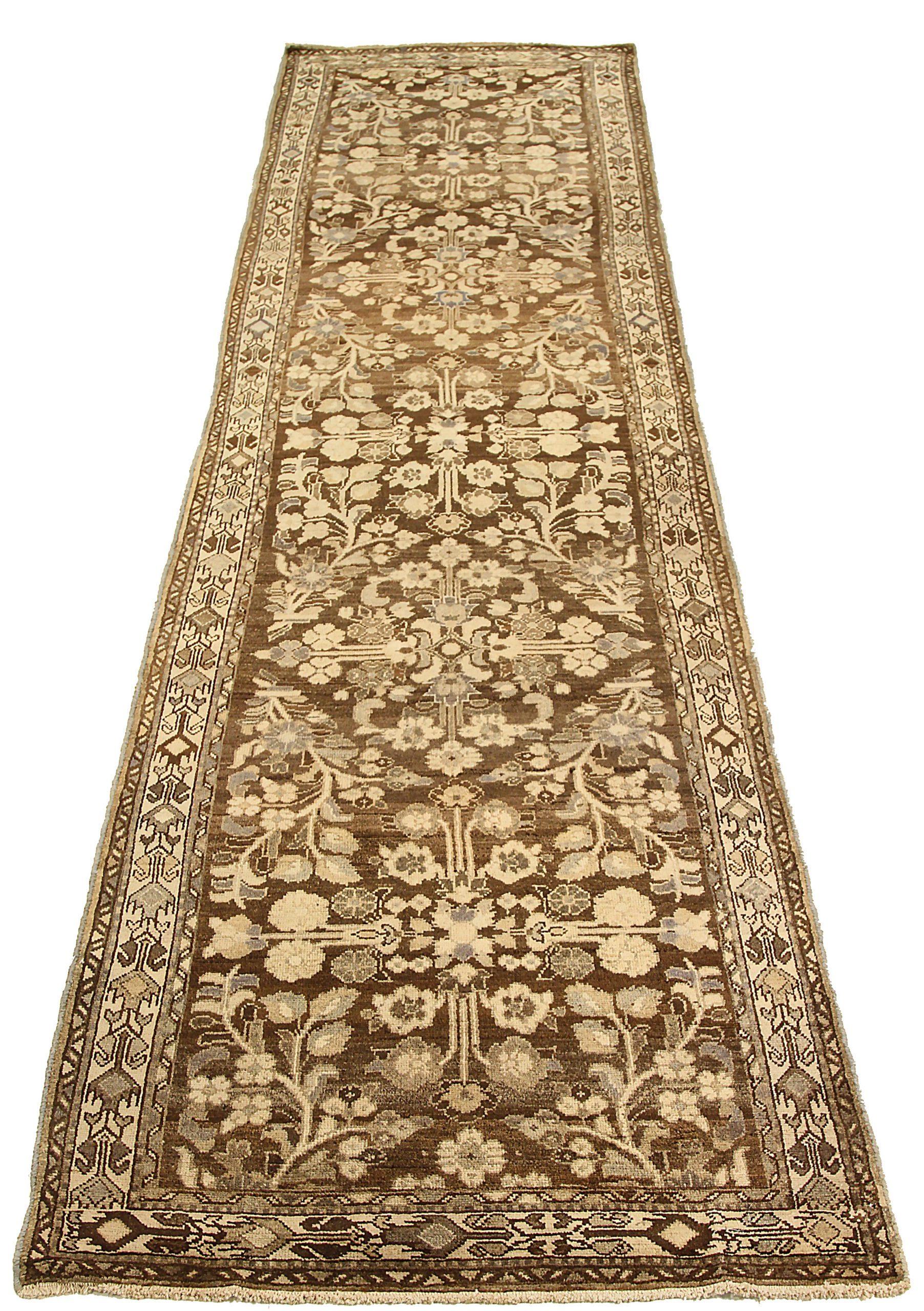 Entdecken Sie die Eleganz des persischen Hamadan-Teppichs mit Läufer. Dieses exklusive Design, das mit viel Liebe zum Detail entworfen wurde, ist perfekt, um Ihren Raum zu verschönern.