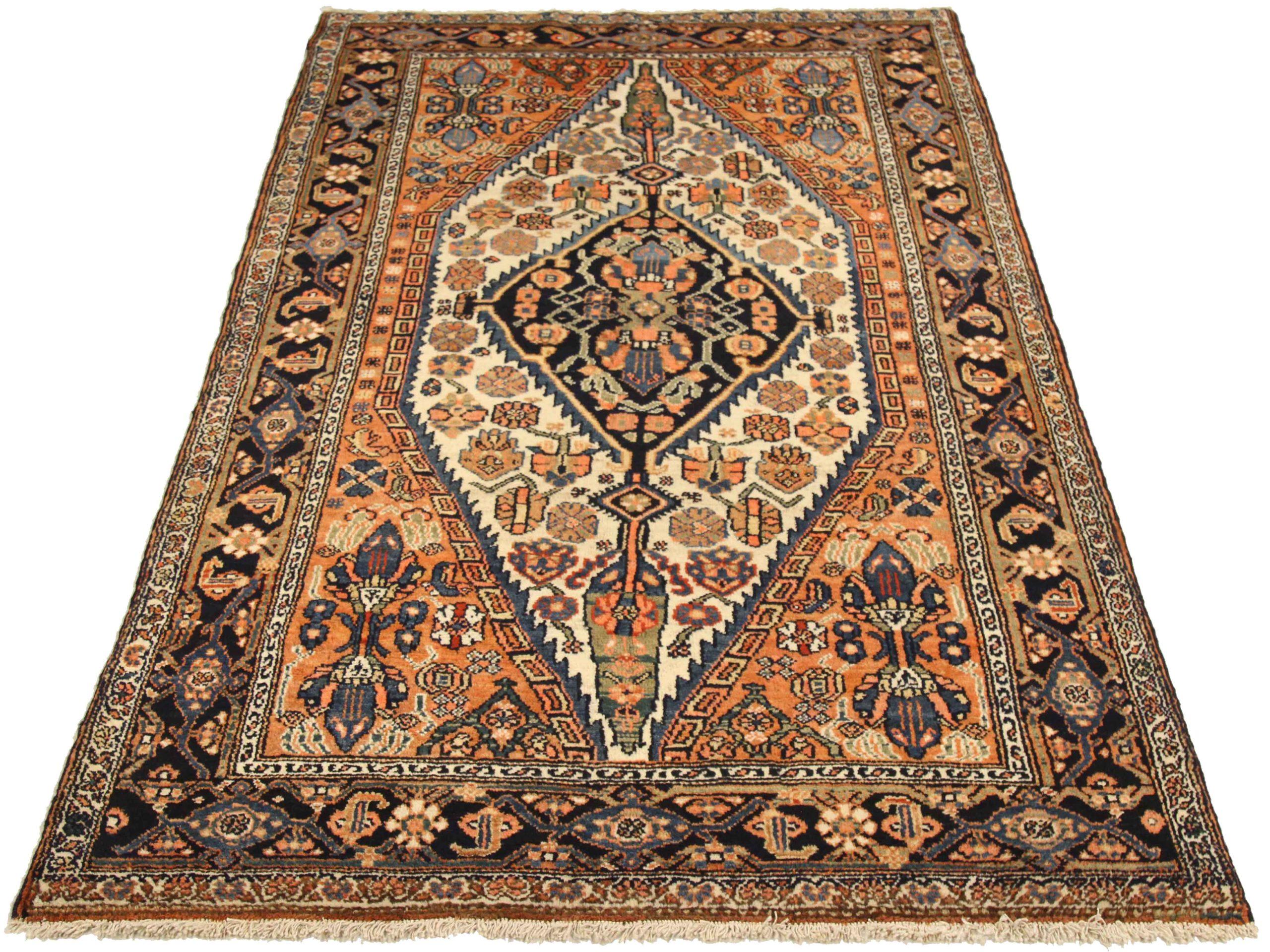 Entdecken Sie die Eleganz des persischen Hamadan mit dem kleinen Teppich von CIRCA 1880. Dieses exklusive Design aus Wolle und Schwarz-Elfenbein-Orange ist perfekt, um Ihren Raum zu verschönern.