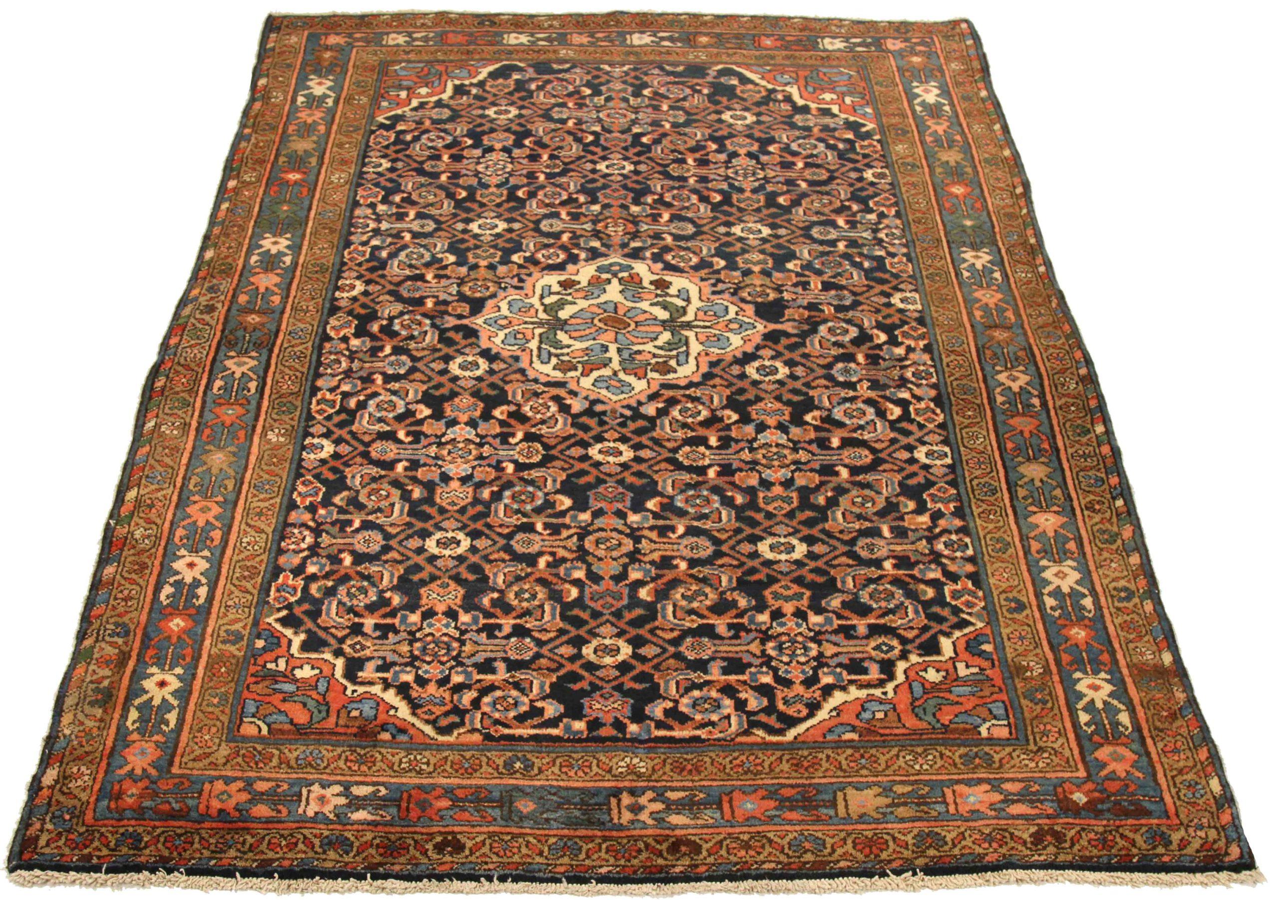 Entdecken Sie die Eleganz des persischen Hamadan mit dem kleinen Teppich von CIRCA 1880. Dieses exklusive Design aus Wolle und BlauElfenbeinMarineblau ist die perfekte Ergänzung für Ihren Raum.