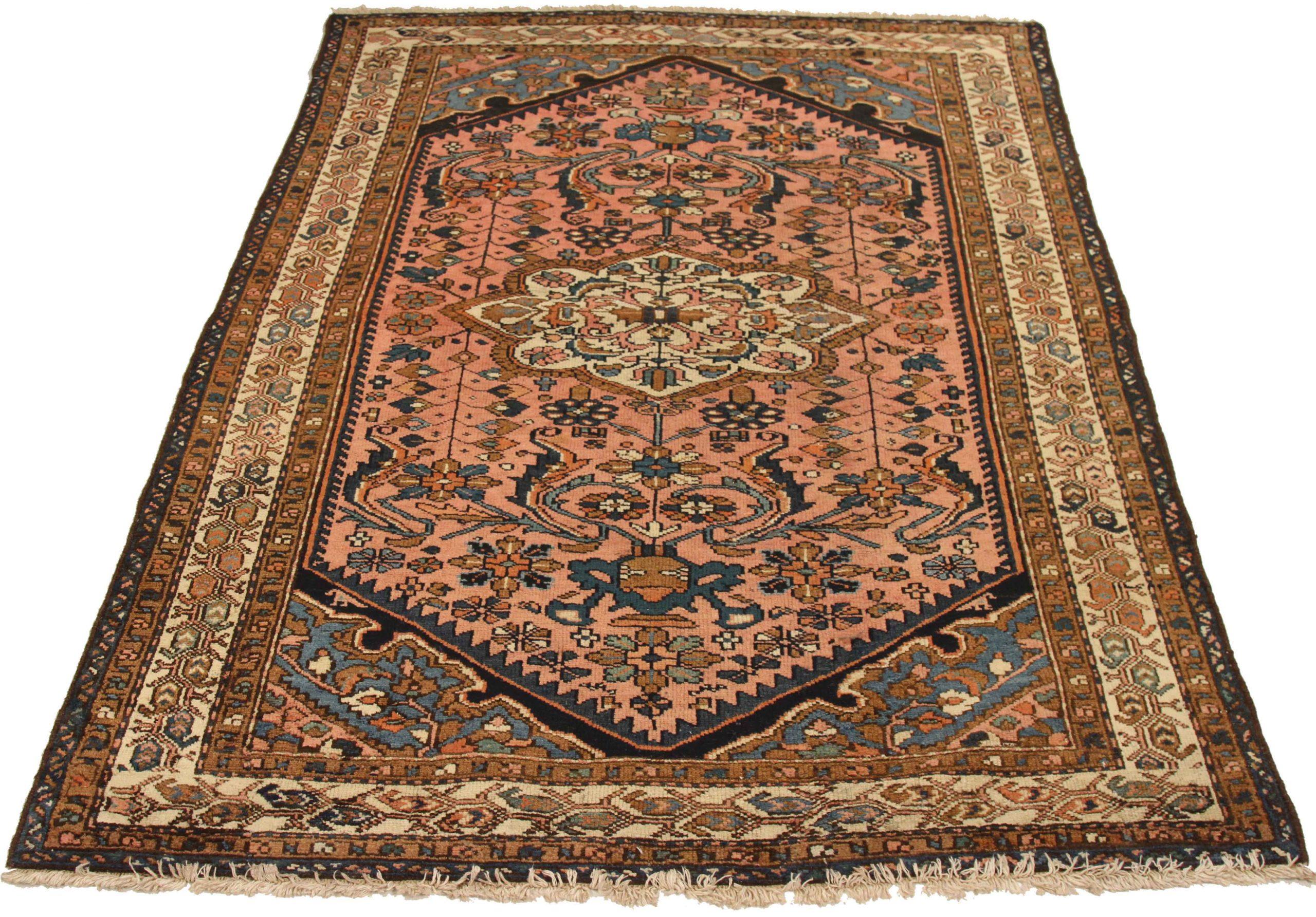 Entdecken Sie die Eleganz des persischen Hamadan mit dem kleinen Teppich von CIRCA 1880. Dieses exklusive Design aus Wolle und BlueIvoryPink ist perfekt, um Ihren Raum zu verschönern.