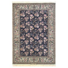 Persischer handgeknüpfter All-Over-Blumen- Isfahan-Teppich aus dunkelblauer Seide