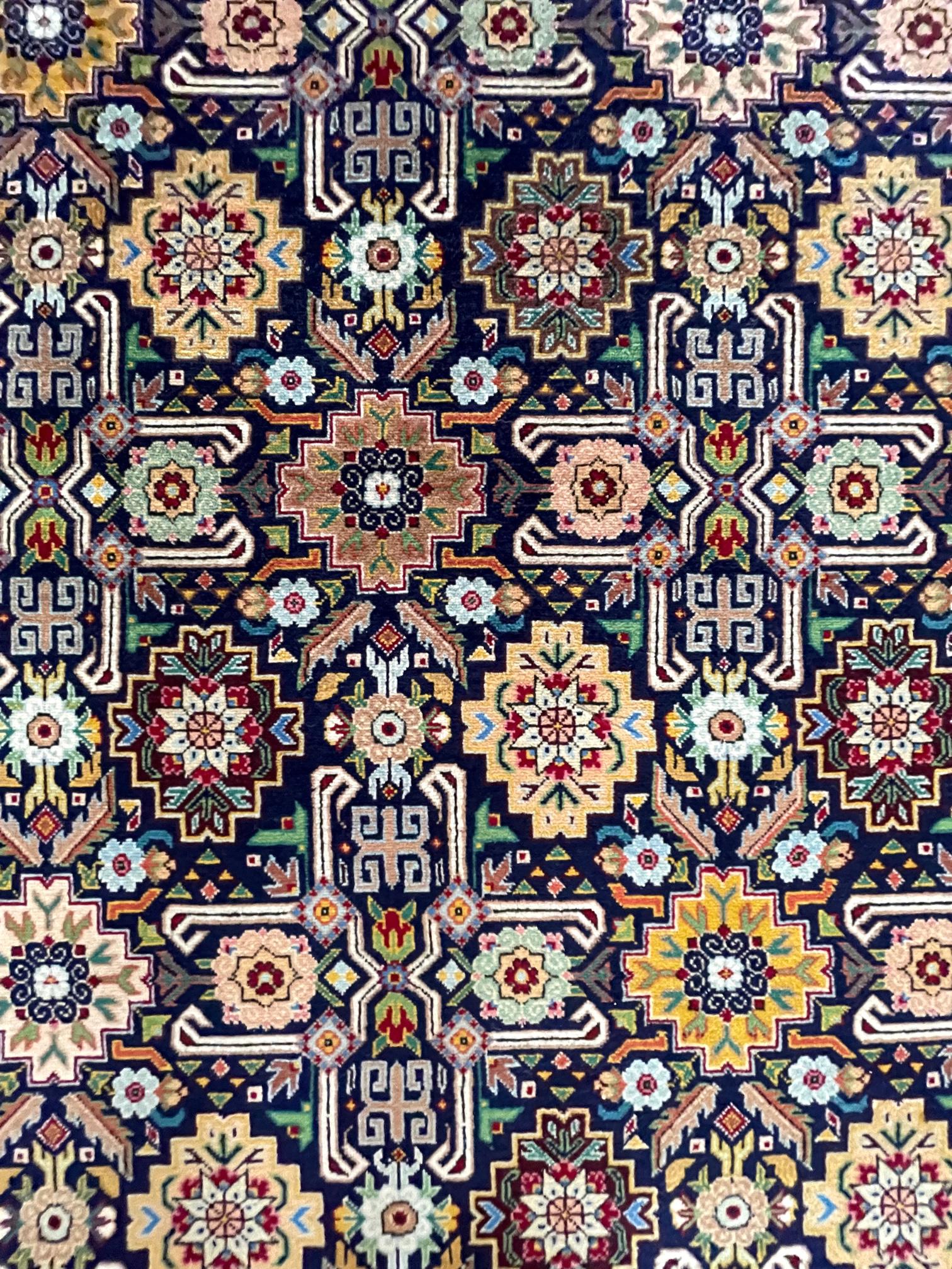 Persischer geometrischer Täbris-Teppich in Blau und Grün (Ende des 20. Jahrhunderts) im Angebot