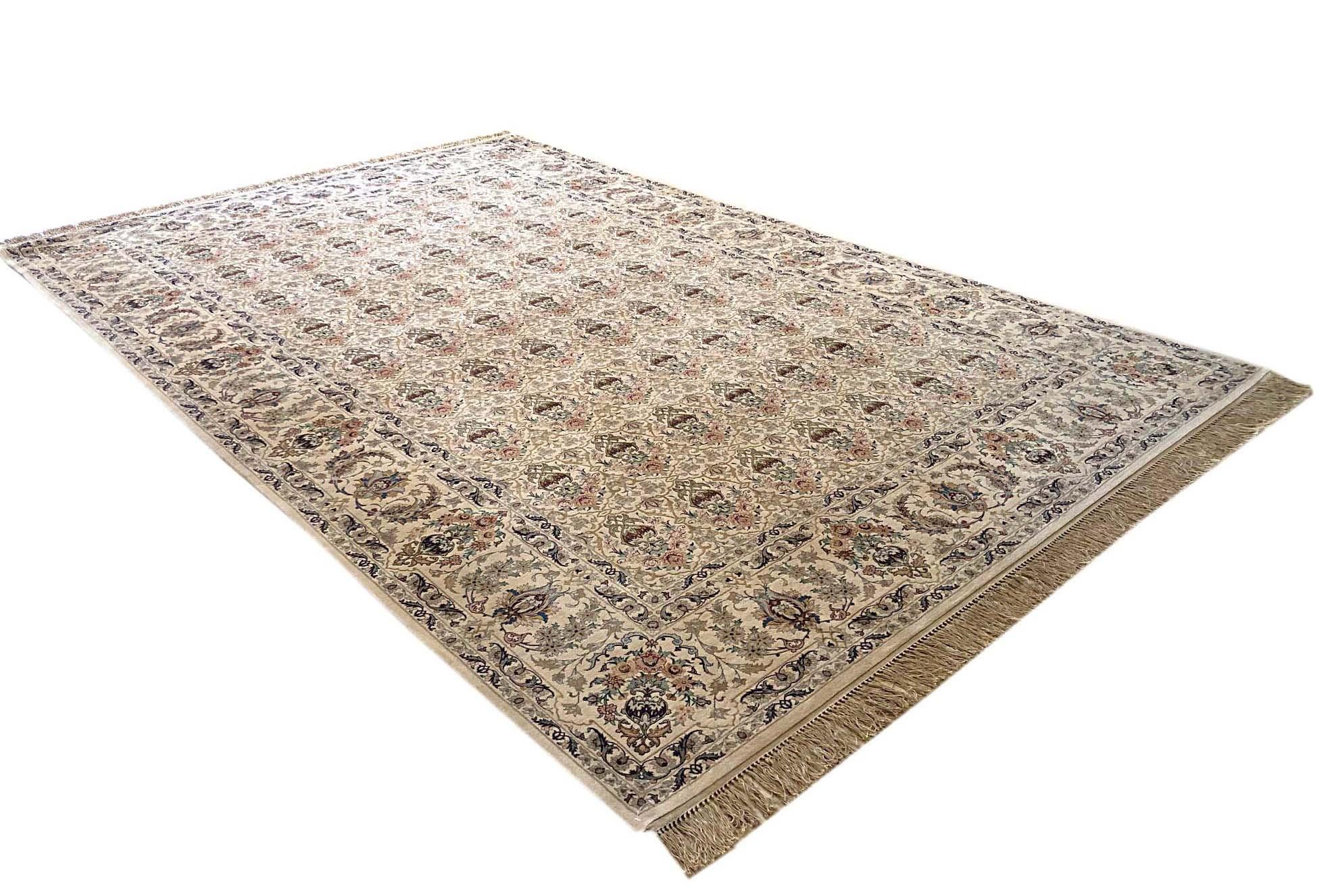 Persian Hand Knotted All-Over Floral Silk Isfahan Rug 18 Kheft In Excellent Condition For Sale In San Diego, CA