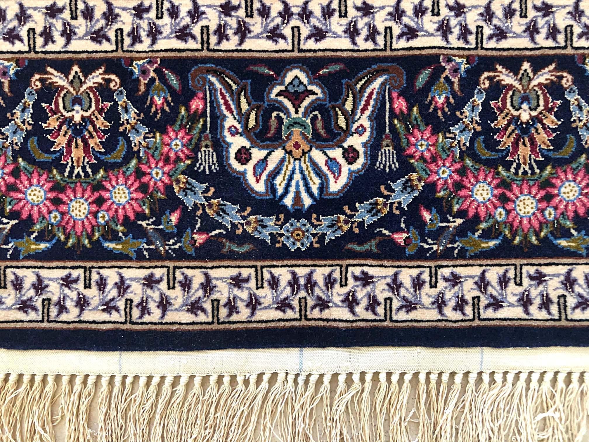 Persischer handgeknüpfter All-Over-Vase Neuer Teppich aus geblümter blauer Seide Isfahan im Angebot 1