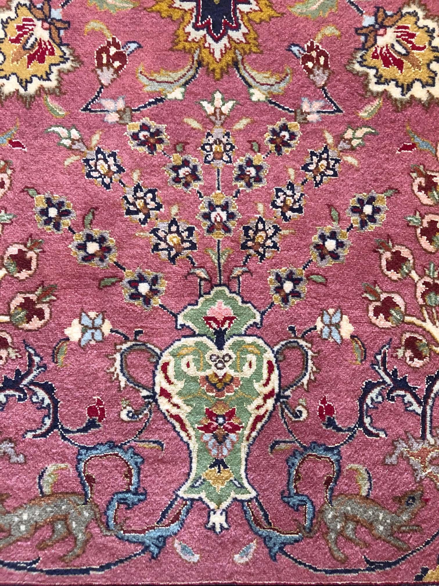 Persischer Tabriz-Teppich mit Tiermotiv im Angebot 3