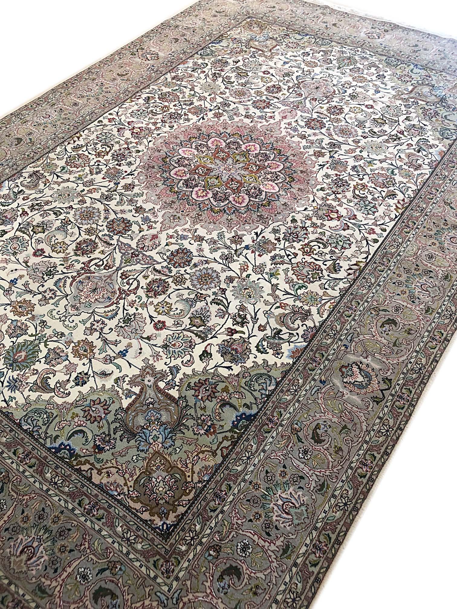 Persian Hand Knotted Floral Medallion Tabriz Rug 3