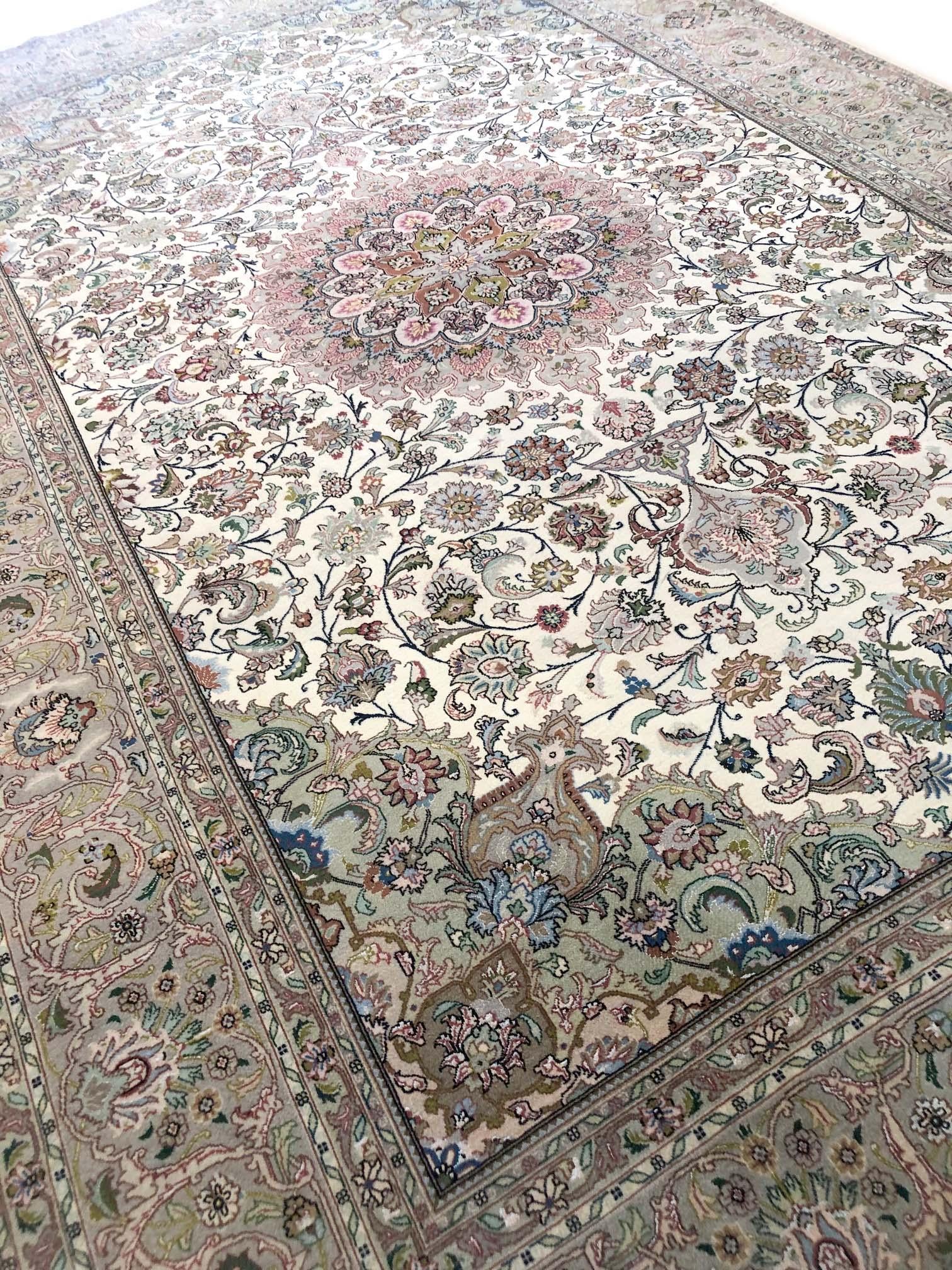 Persian Hand Knotted Floral Medallion Tabriz Rug 2