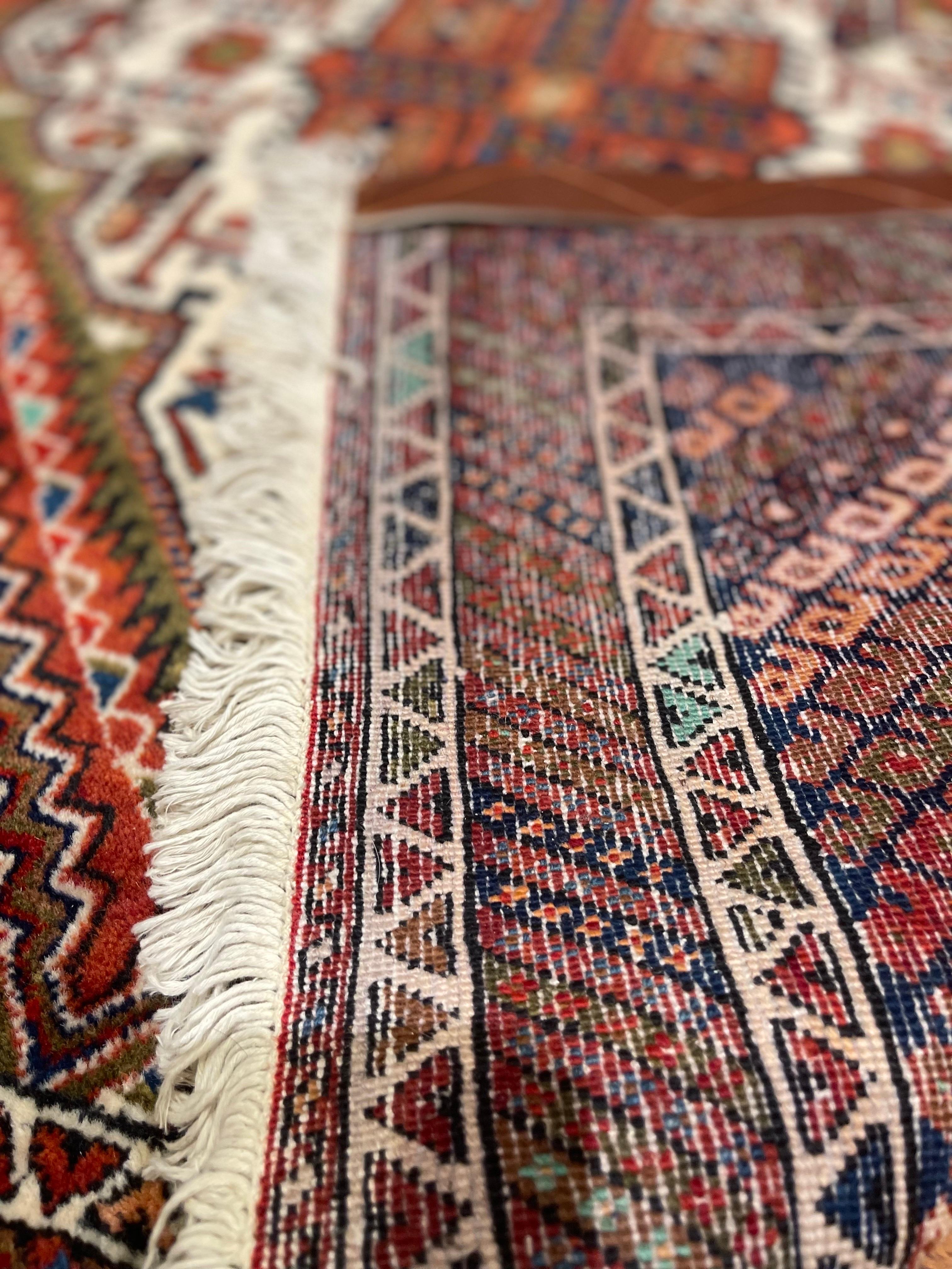 Persischer handgeknüpfter geometrischer Afshar-Teppich, handgeknüpft, um 1950 (Wolle) im Angebot