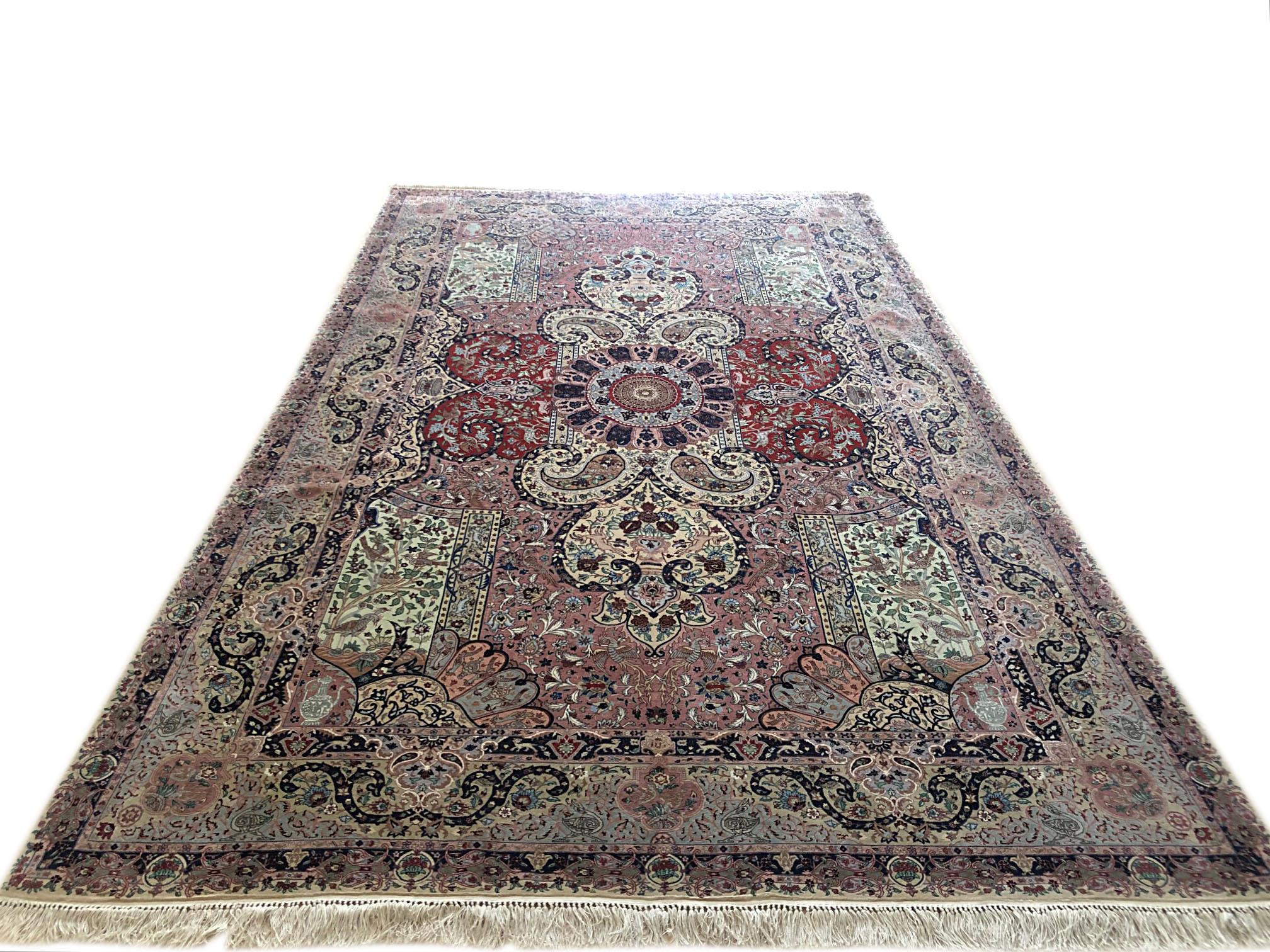  Persischer handgeknüpfter Medaillon-Teppich aus Täbris mit Blumenmuster und Tiermotiv im Angebot 4
