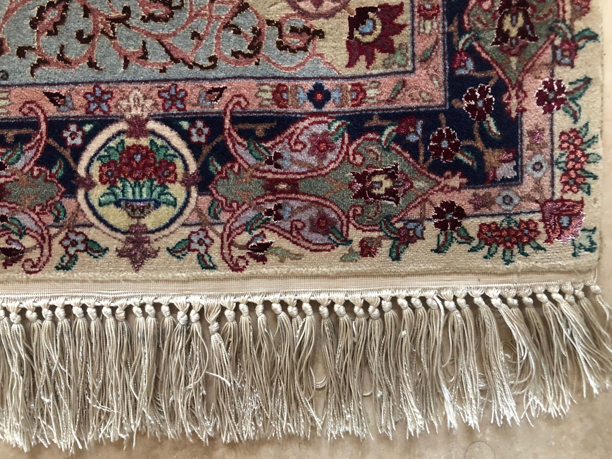  Persischer handgeknüpfter Medaillon-Teppich aus Täbris mit Blumenmuster und Tiermotiv im Angebot 5
