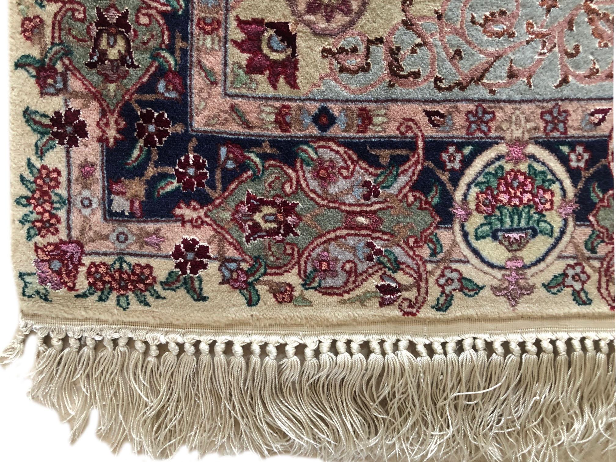  Persischer handgeknüpfter Medaillon-Teppich aus Täbris mit Blumenmuster und Tiermotiv im Angebot 6