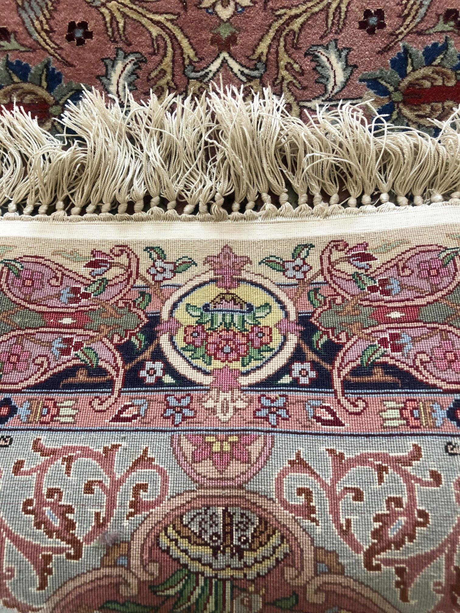  Persischer handgeknüpfter Medaillon-Teppich aus Täbris mit Blumenmuster und Tiermotiv im Angebot 7