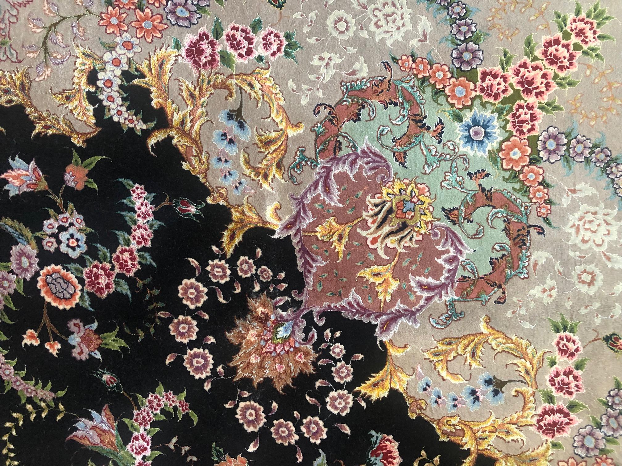 Persischer schwarzer Täbris-Teppich im Angebot 1
