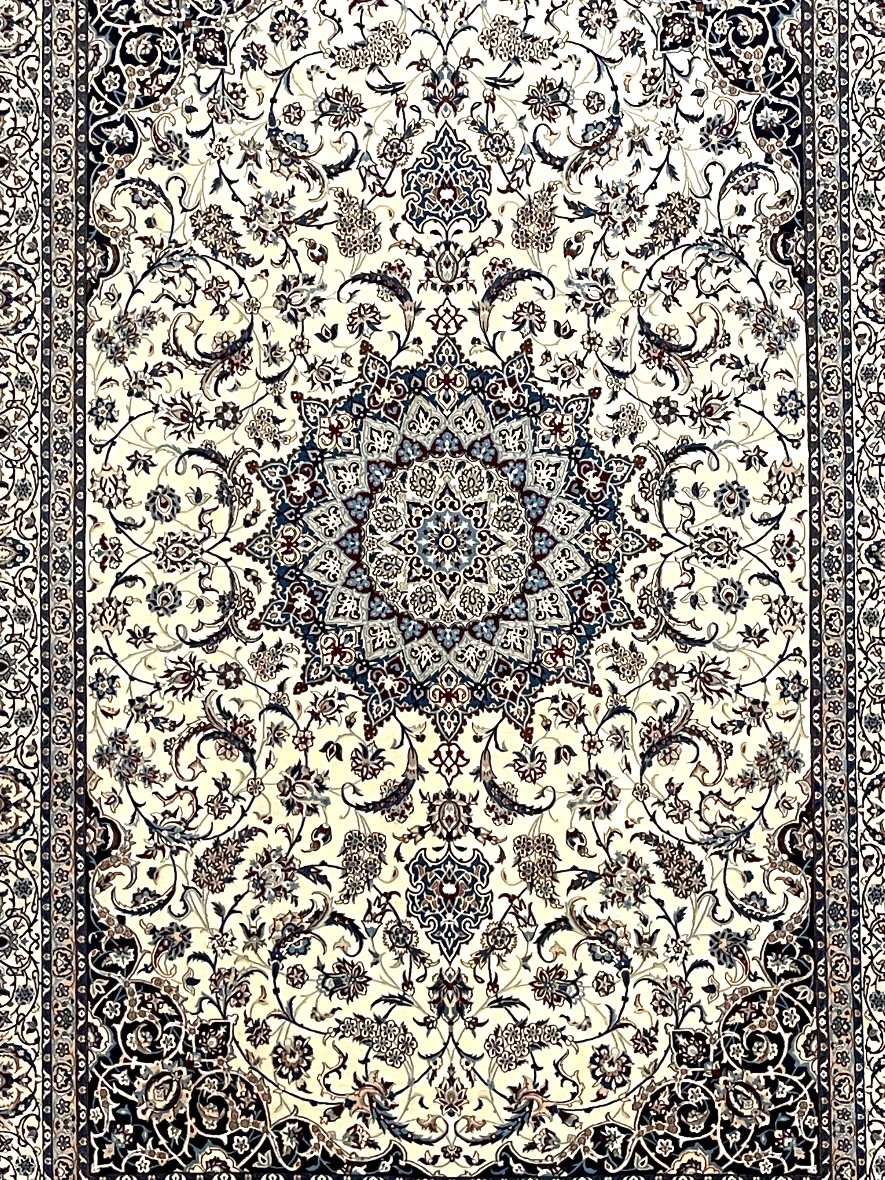 Persischer blauer Nain-Teppich mit Medaillon-Blumenmuster im Zustand „Gut“ im Angebot in San Diego, CA
