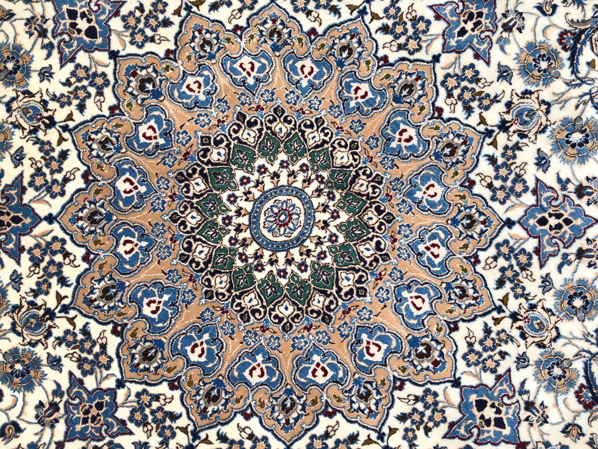 Persian Hand Knotted Medallion Floral Cream Blue Nain Round Rug In New Condition In San Diego, CA