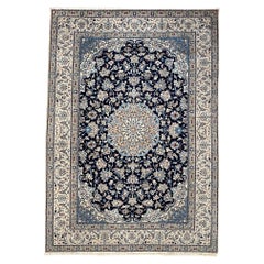 Persischer handgeknüpfter Medaillon-Teppich in Cremeblau mit Blumenmuster 1980 Circa