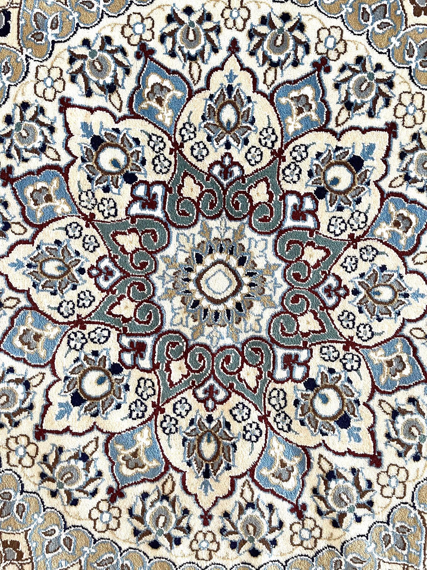 Persian Hand Knotted Medallion Floral Cream Blue Nain Rug 2000 Circa In New Condition For Sale In San Diego, CA