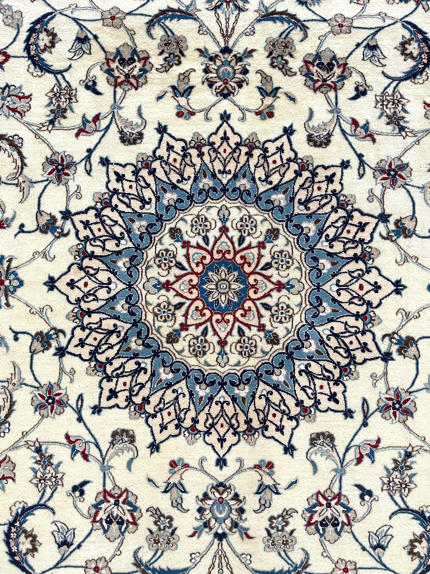Persian Hand Knotted Medallion Floral Cream Blue Nain Rug, circa 1990 In Good Condition In San Diego, CA